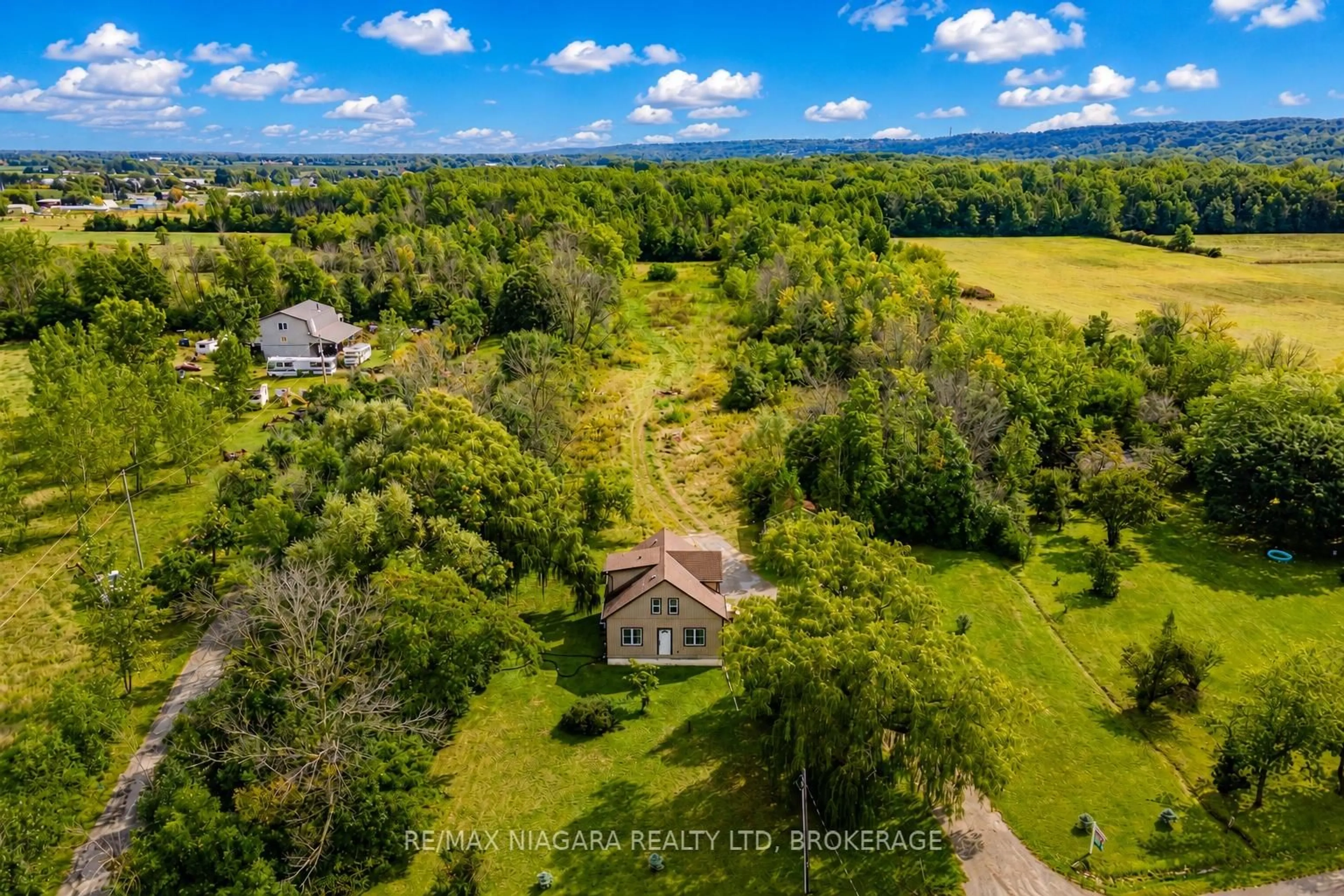 A pic from outside/outdoor area/front of a property/back of a property/a pic from drone, water/lake/river/ocean view for 487 Four Mile Creek Rd, Niagara-on-the-Lake Ontario L0S 1J0