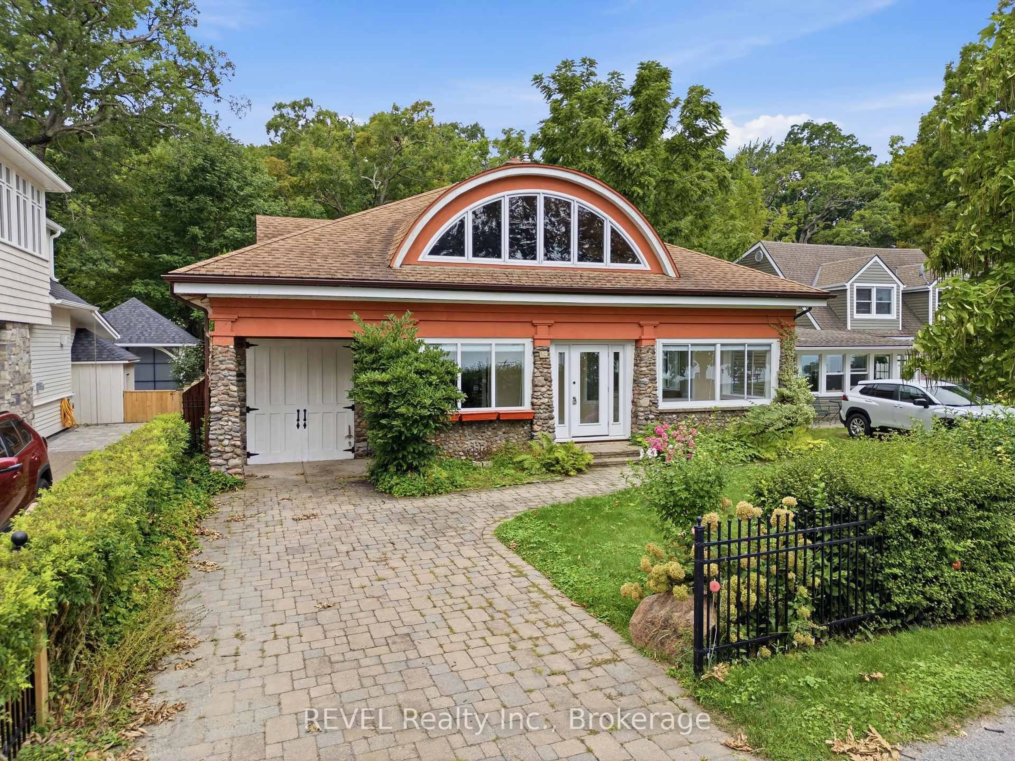 Home with brick exterior material, street for 34 Vincent Ave, Niagara-on-the-Lake Ontario L0S 1J0
