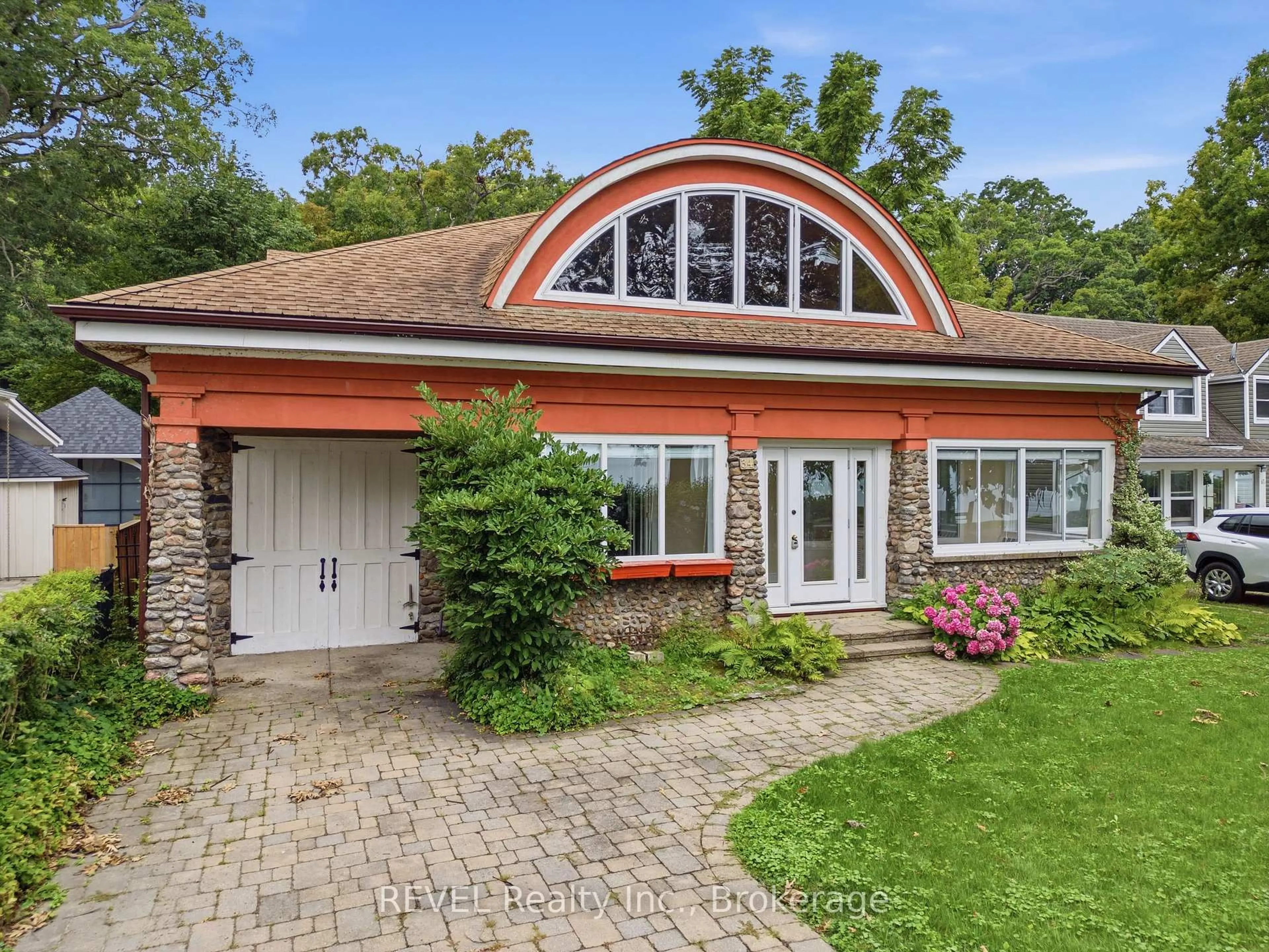 Home with brick exterior material, street for 34 Vincent Ave, Niagara-on-the-Lake Ontario L0S 1J0
