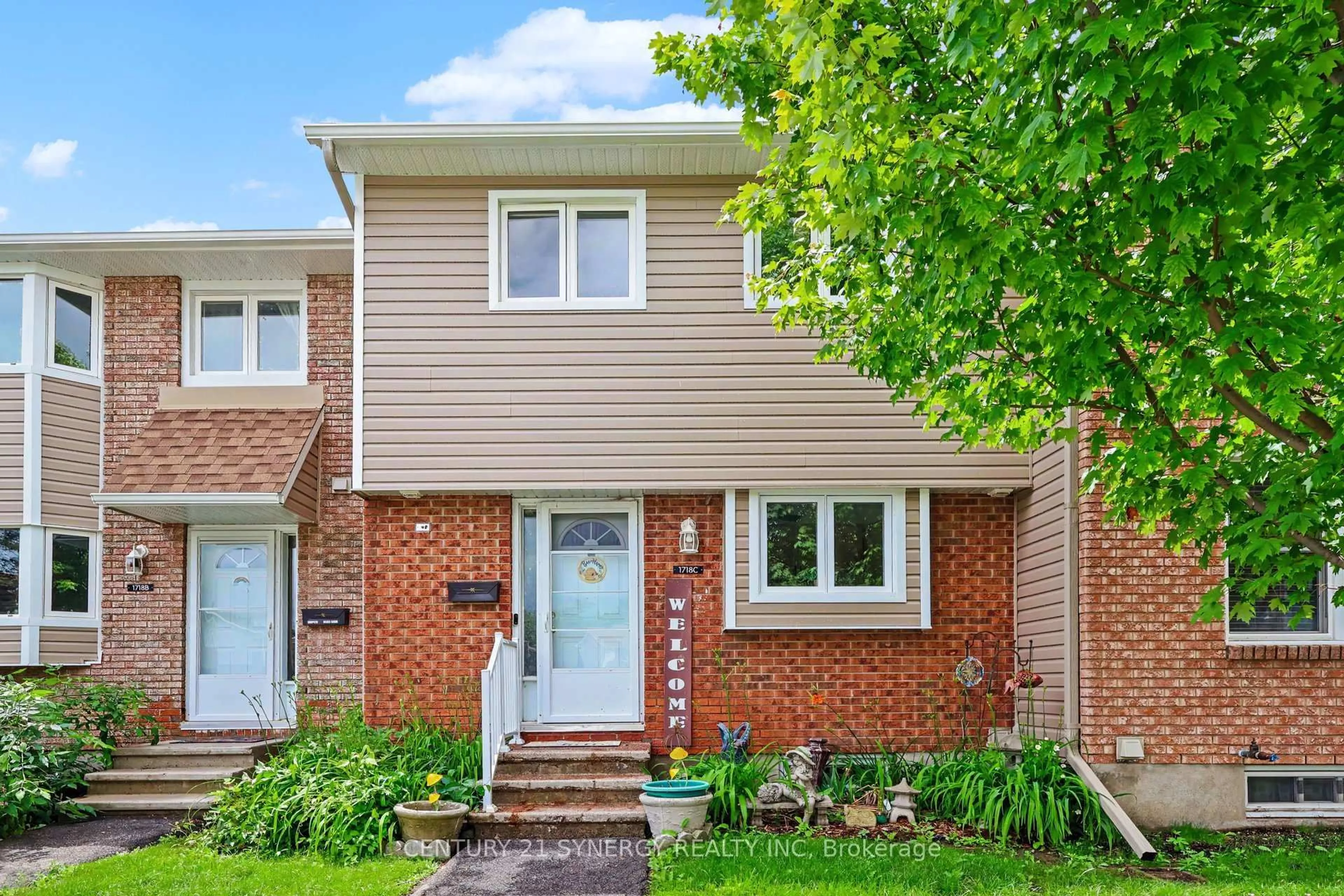Home with brick exterior material, street for 1718 Lamoureux Dr #C, Orleans Ontario K1E 2N2