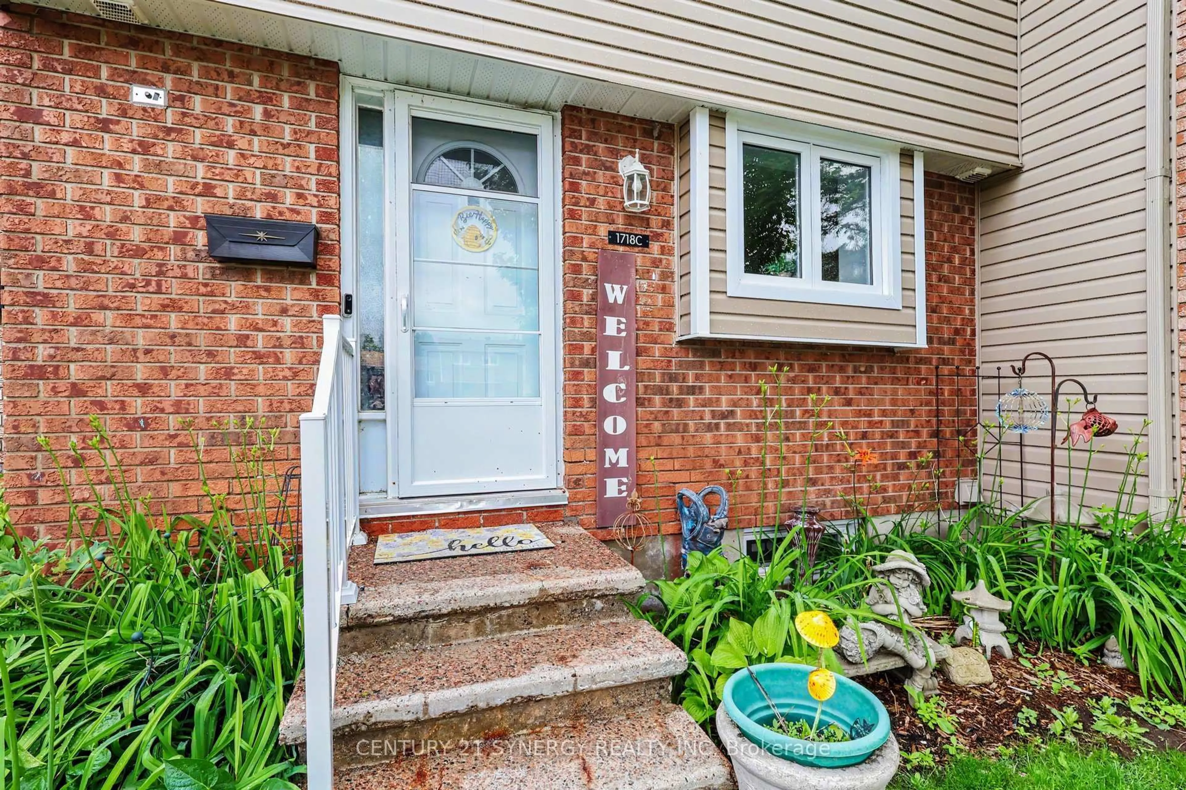 Unknown for 1718 Lamoureux Dr #C, Orleans Ontario K1E 2N2