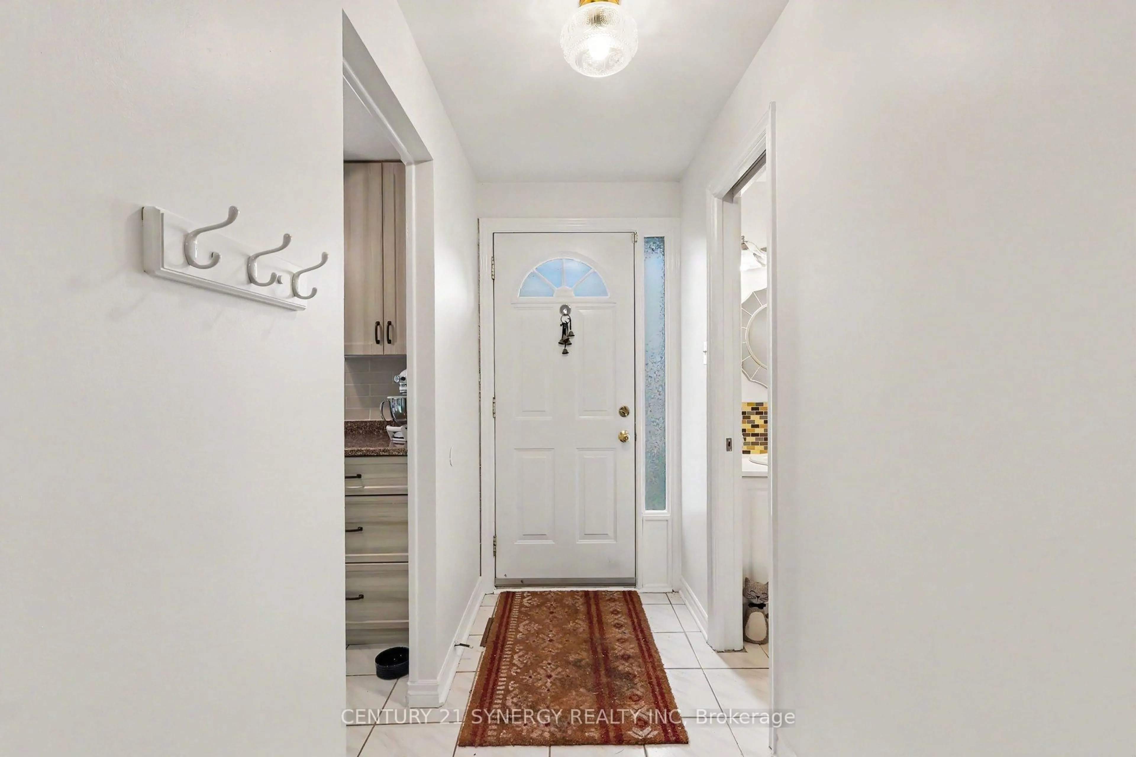 Indoor entryway for 1718 Lamoureux Dr #C, Orleans Ontario K1E 2N2