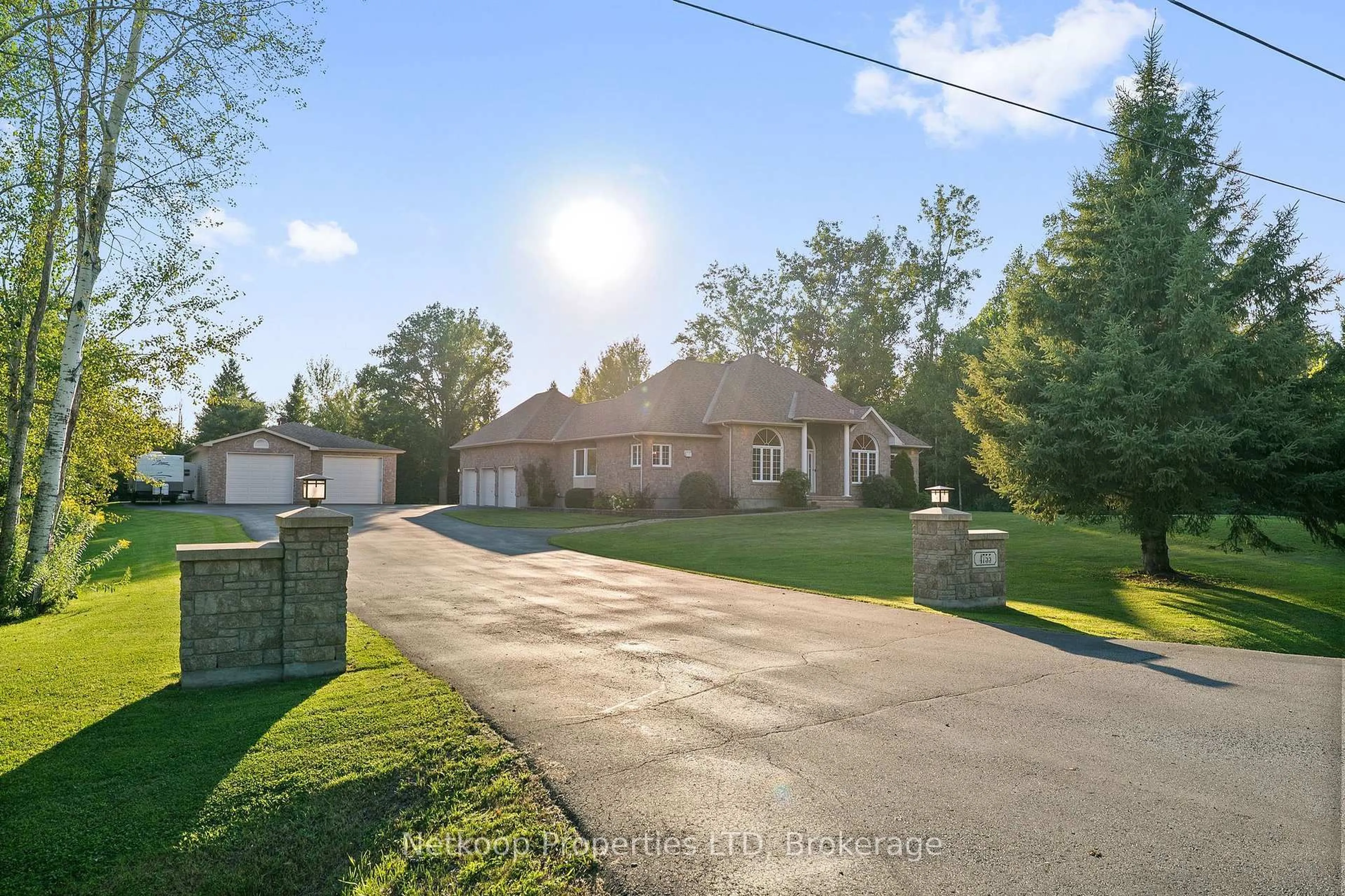 A pic from outside/outdoor area/front of a property/back of a property/a pic from drone, street for 4755 Whispering Willow Dr, Navan Ontario K4B 1J1