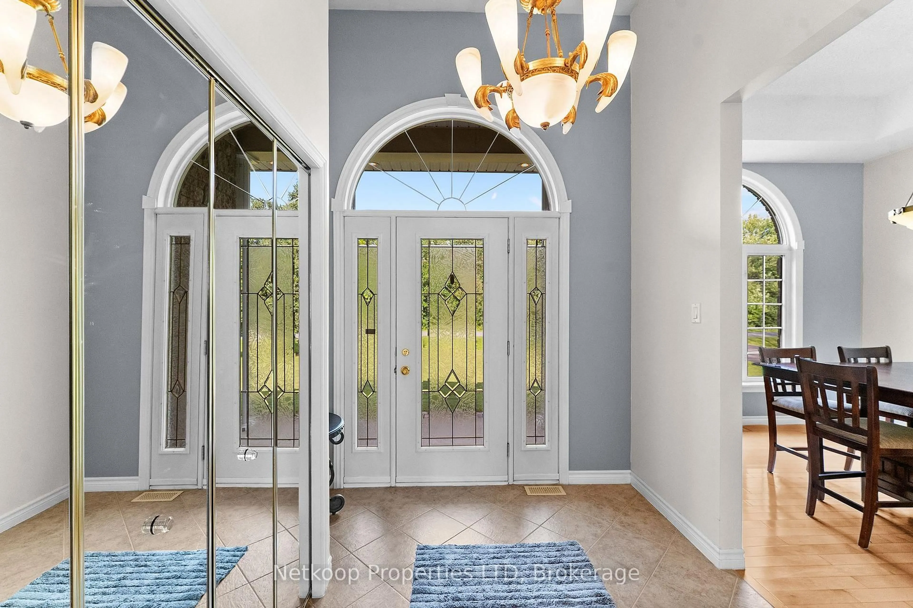 Indoor entryway for 4755 Whispering Willow Dr, Navan Ontario K4B 1J1