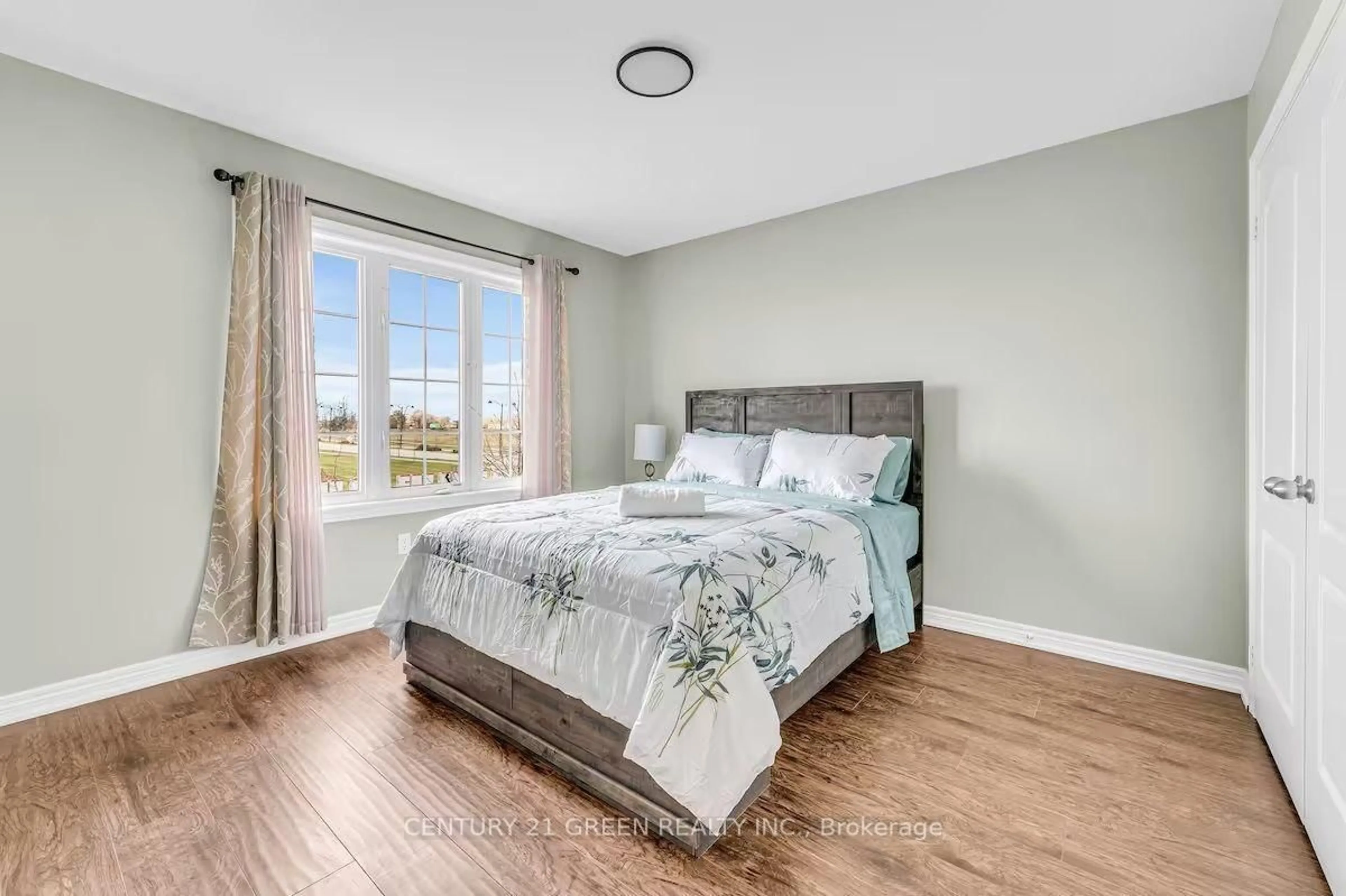 Bedroom with bed, unknown for 5 Sunset Way, Thorold Ontario L2V 0B6