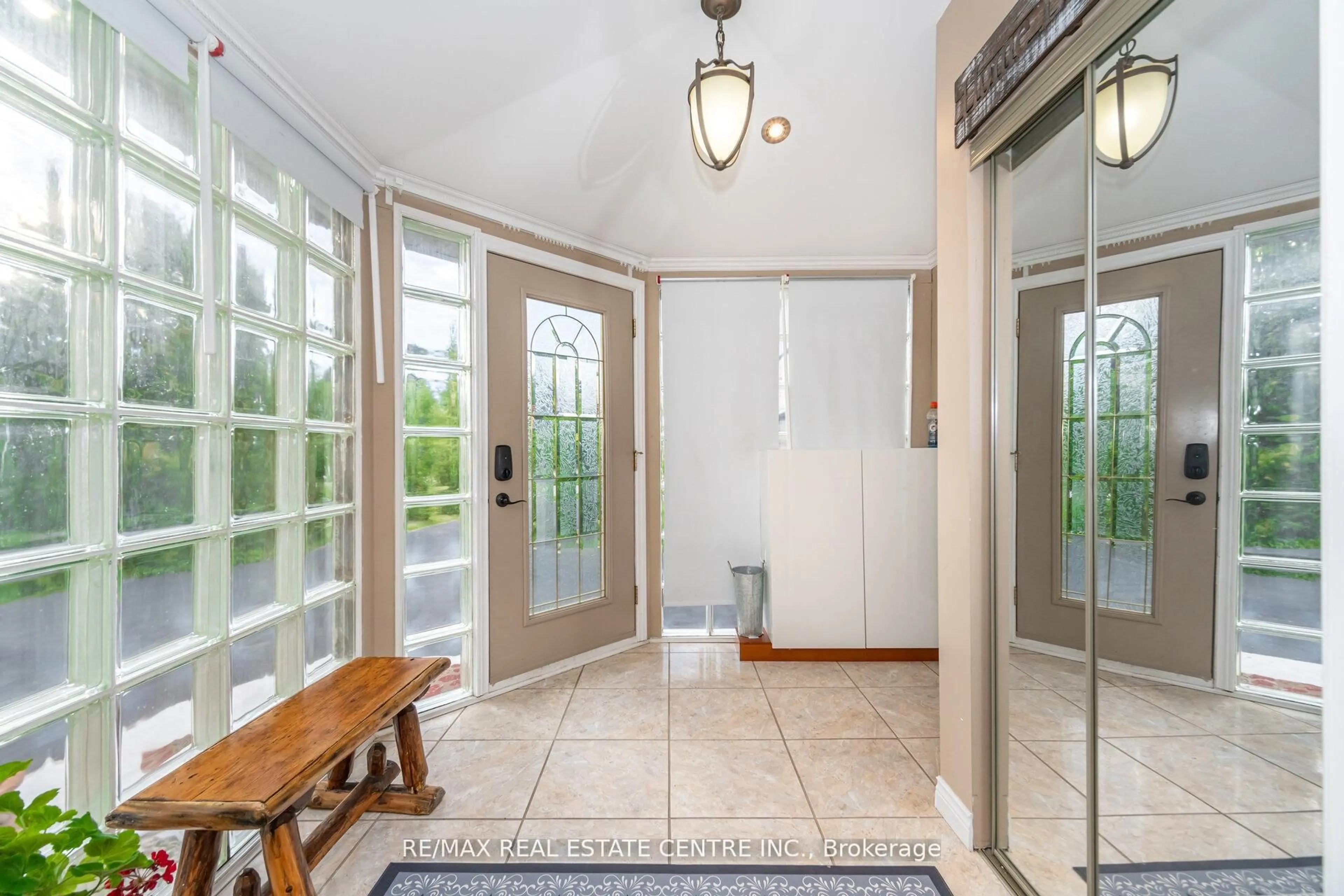 Indoor entryway for 29 JESSICA Lane, Guelph/Eramosa Ontario N1H 6J1