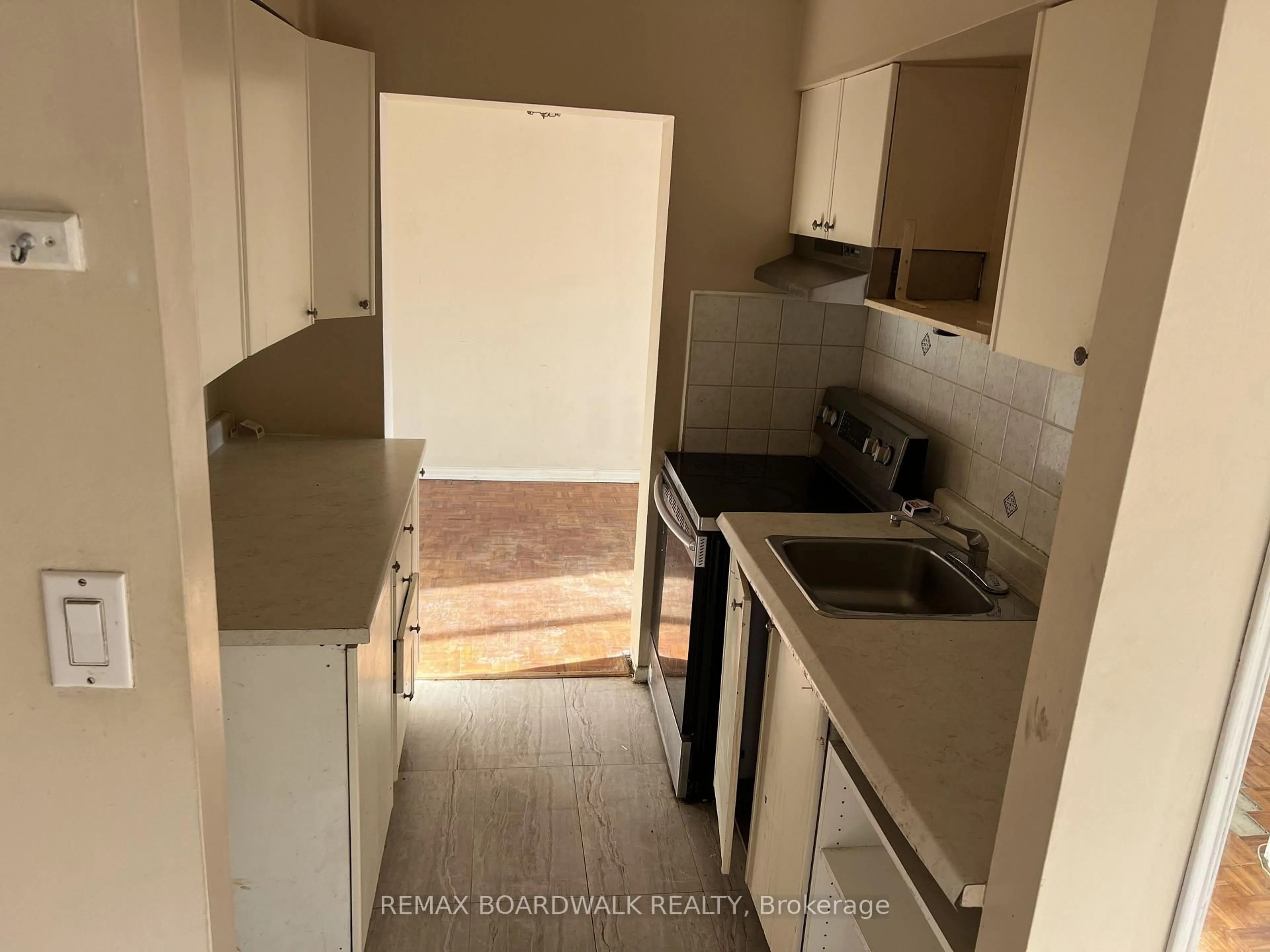 Standard kitchen, unknown for 2041 Arrowsmith Dr #101B, Ottawa Ontario K1J 7V7