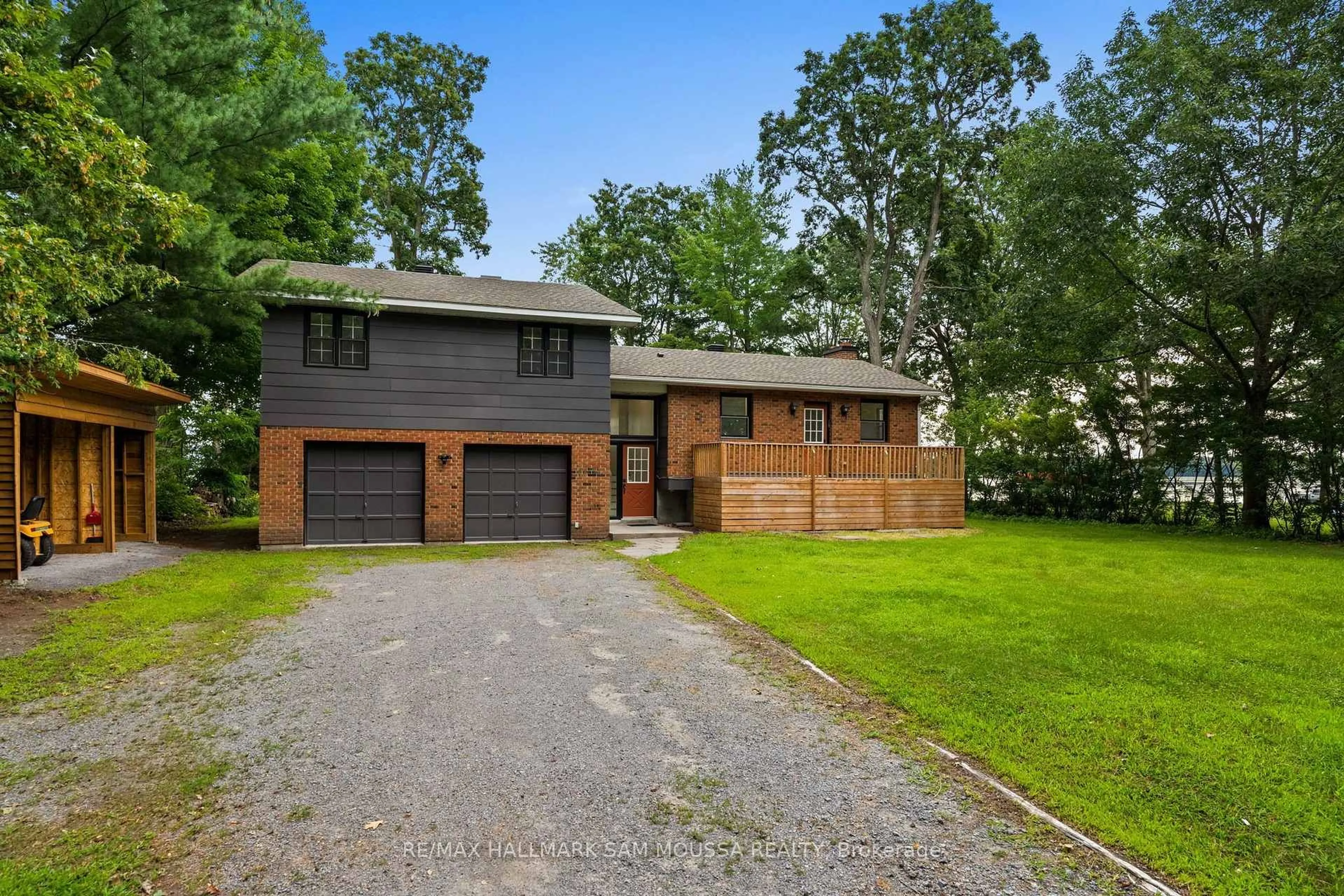 A pic from outside/outdoor area/front of a property/back of a property/a pic from drone, unknown for 208 Baillie Ave, Ottawa Ontario K0A 3M0