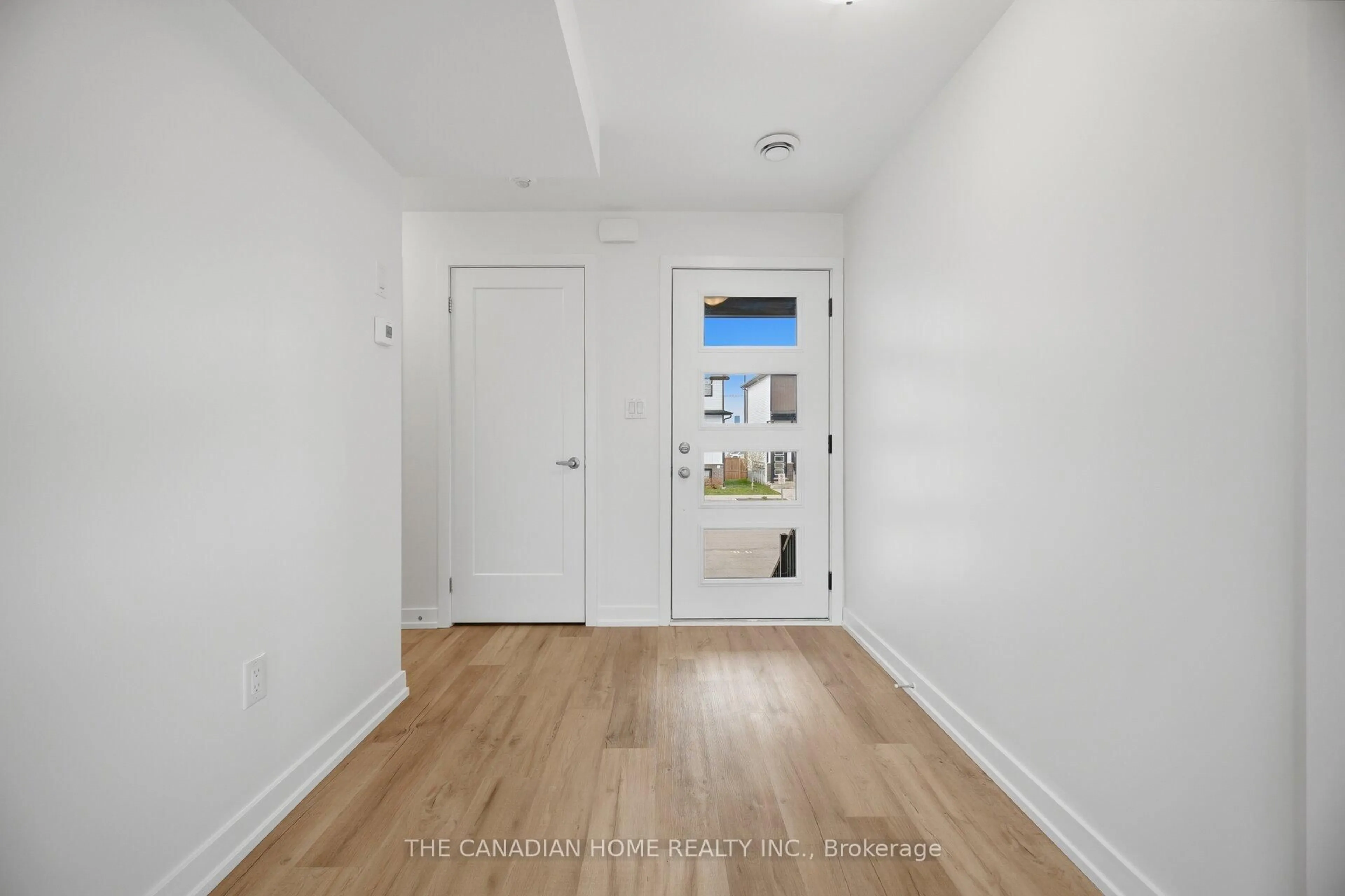 Indoor entryway for 4263 FOURTH Ave #321, Niagara Falls Ontario L2E 0C2