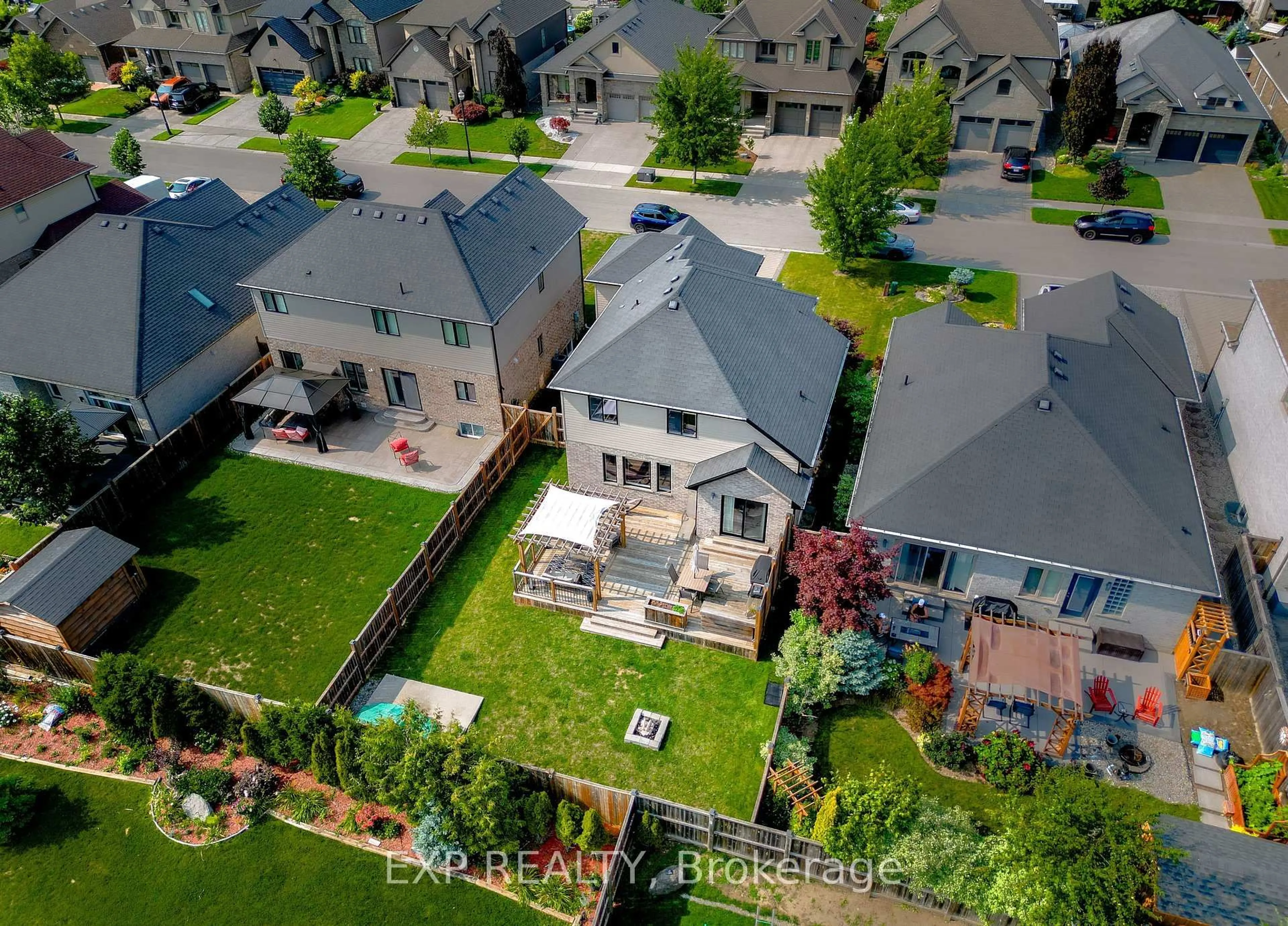 A pic from outside/outdoor area/front of a property/back of a property/a pic from drone, street for 3200 Jinnies Way, London South Ontario N6L 0B5