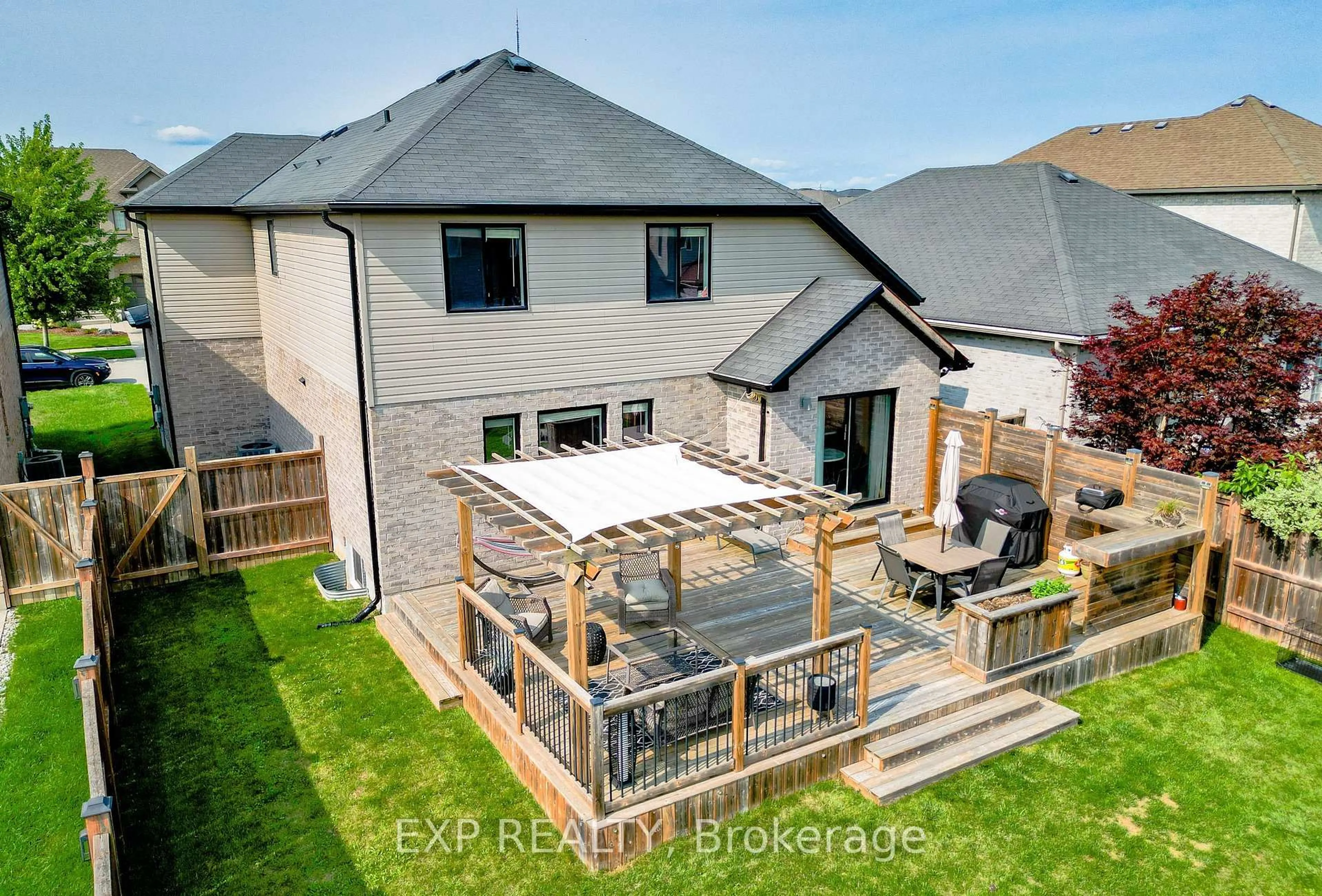 A pic from outside/outdoor area/front of a property/back of a property/a pic from drone, unknown for 3200 Jinnies Way, London South Ontario N6L 0B5