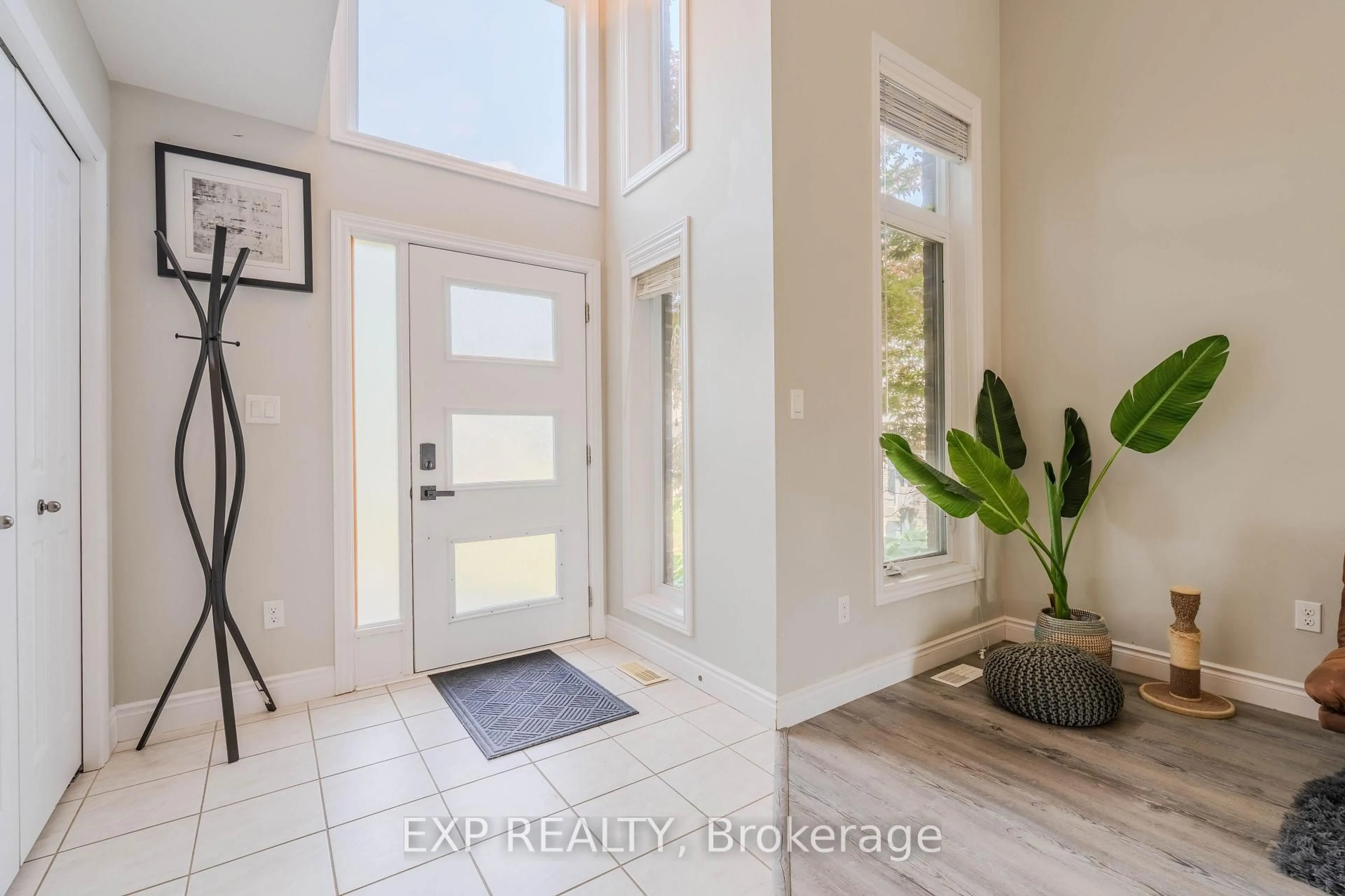 Indoor entryway for 3200 Jinnies Way, London South Ontario N6L 0B5