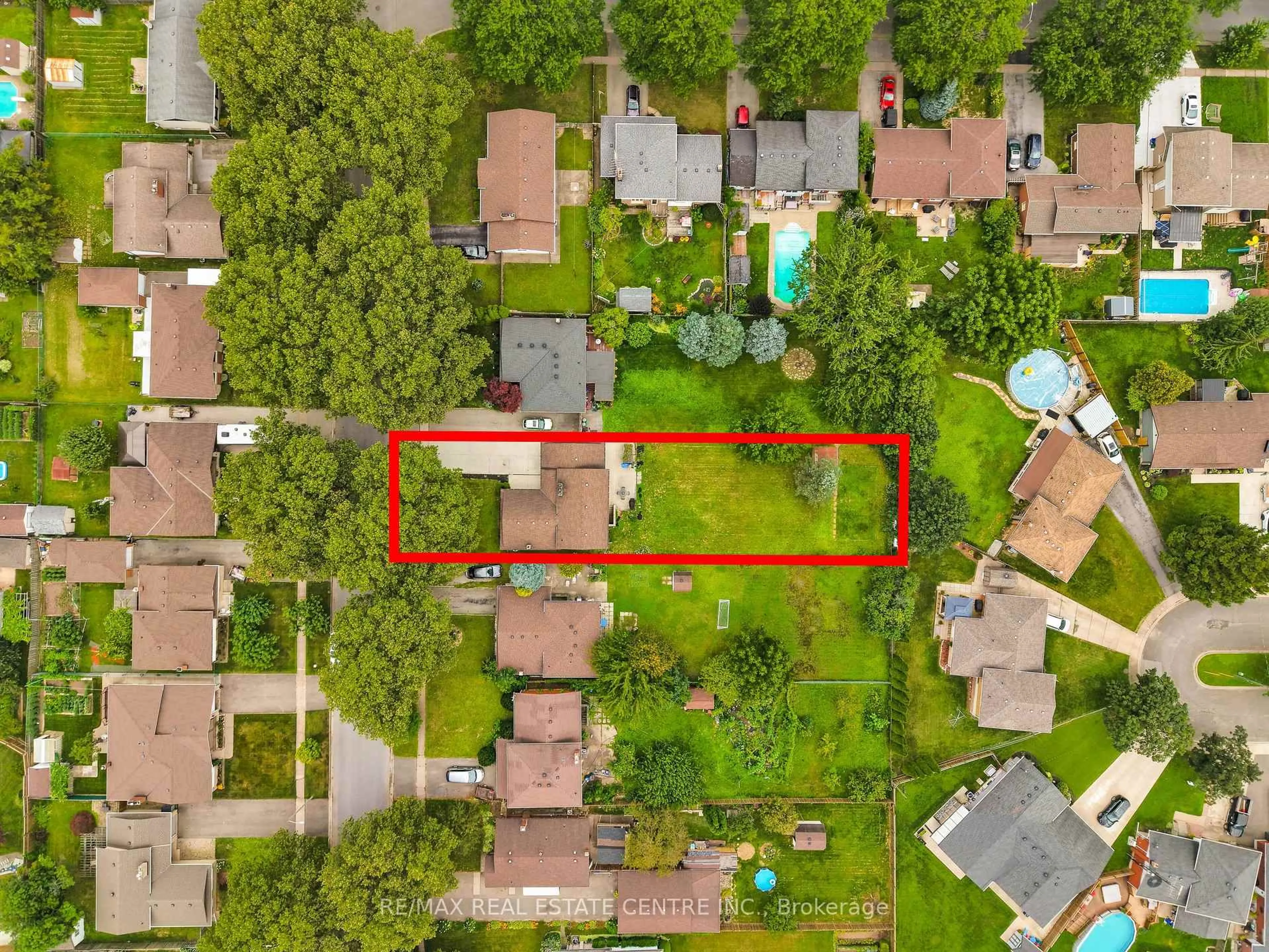 A pic from outside/outdoor area/front of a property/back of a property/a pic from drone, street for 4448 Mitchell Ave, Niagara Falls Ontario L2E 6R7