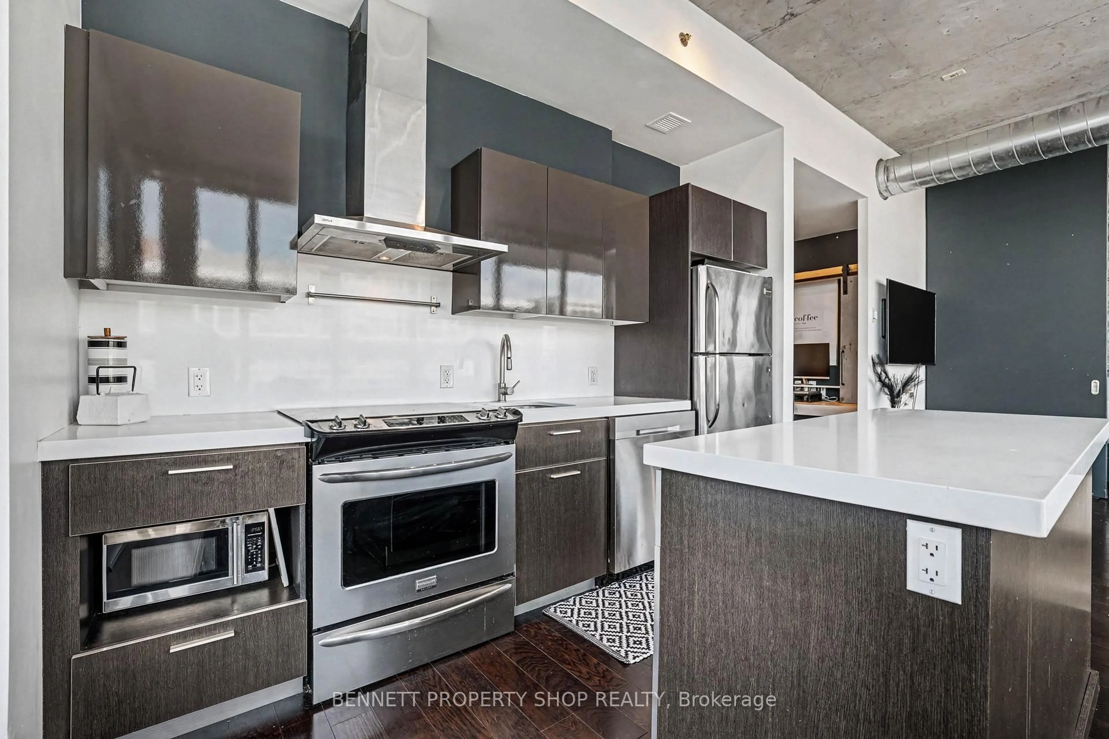 Contemporary kitchen, unknown for 360 McLeod St #811, Ottawa Ontario K2P 1A9