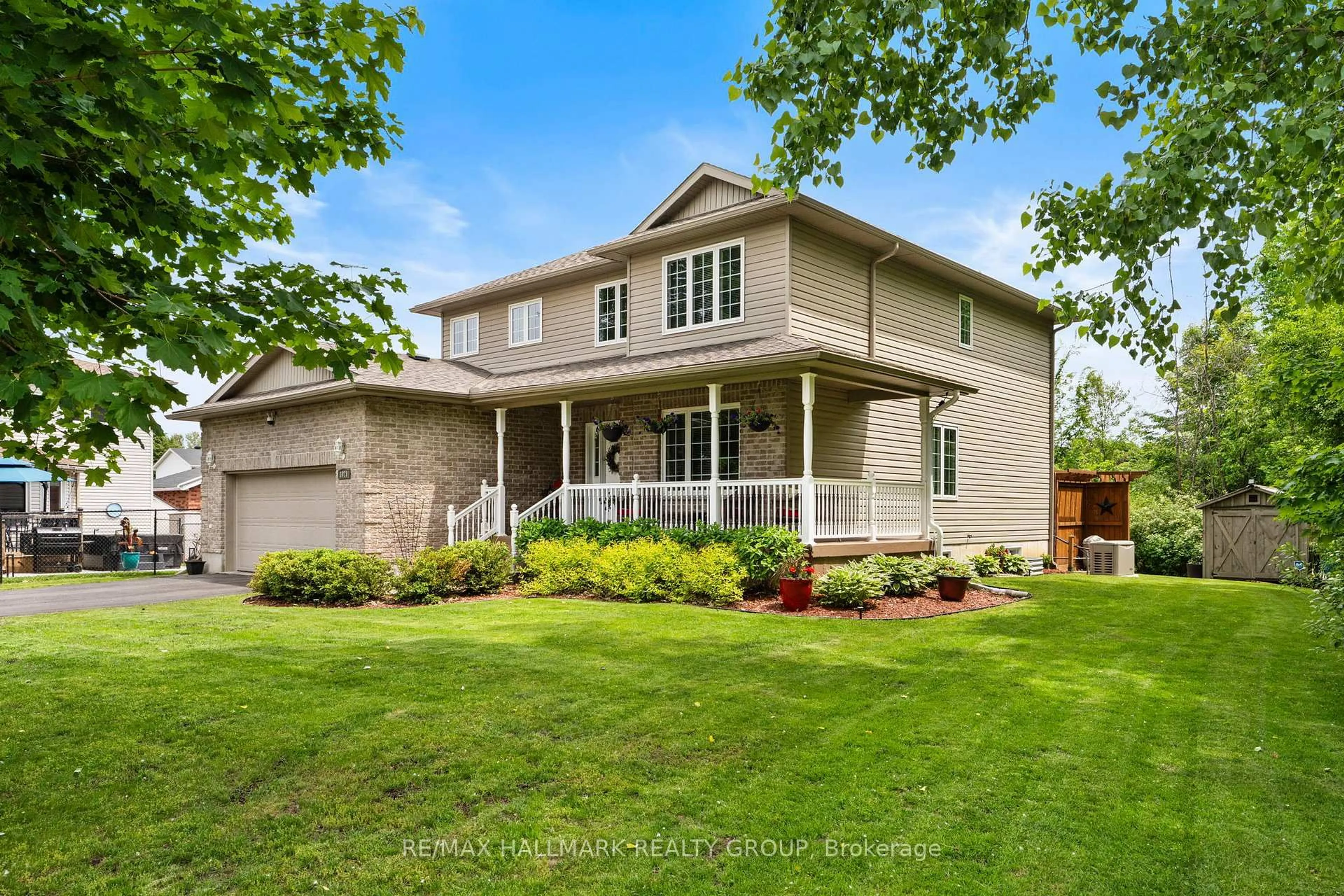 Home with vinyl exterior material, street for 1021 Kingswood St, Brockville Ontario K6V 7G1