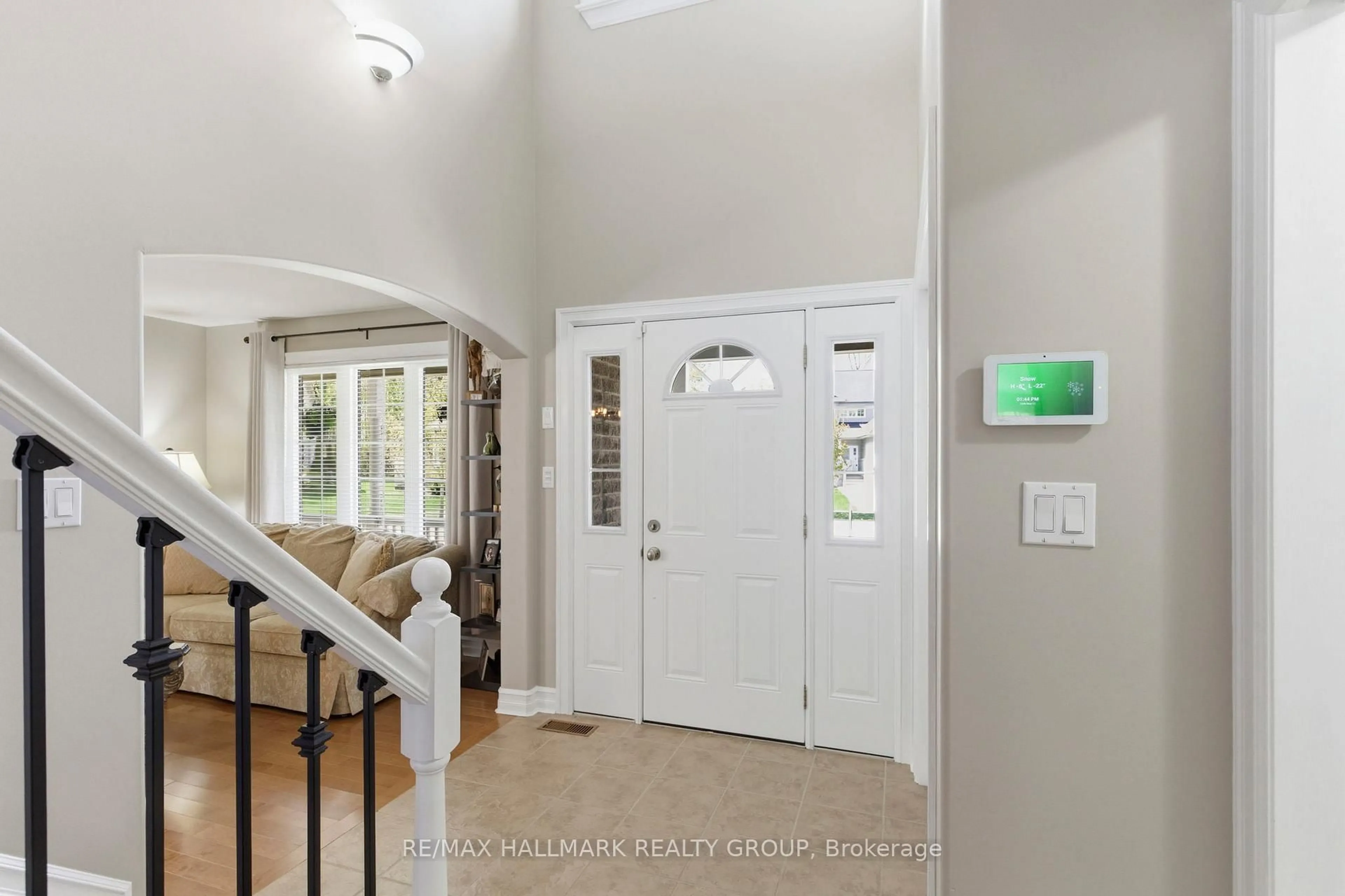 Indoor entryway for 1021 Kingswood St, Brockville Ontario K6V 7G1