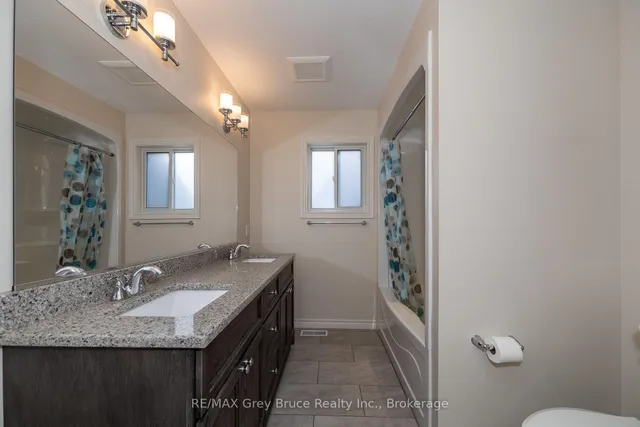 2591 7th Ave, Owen Sound 2