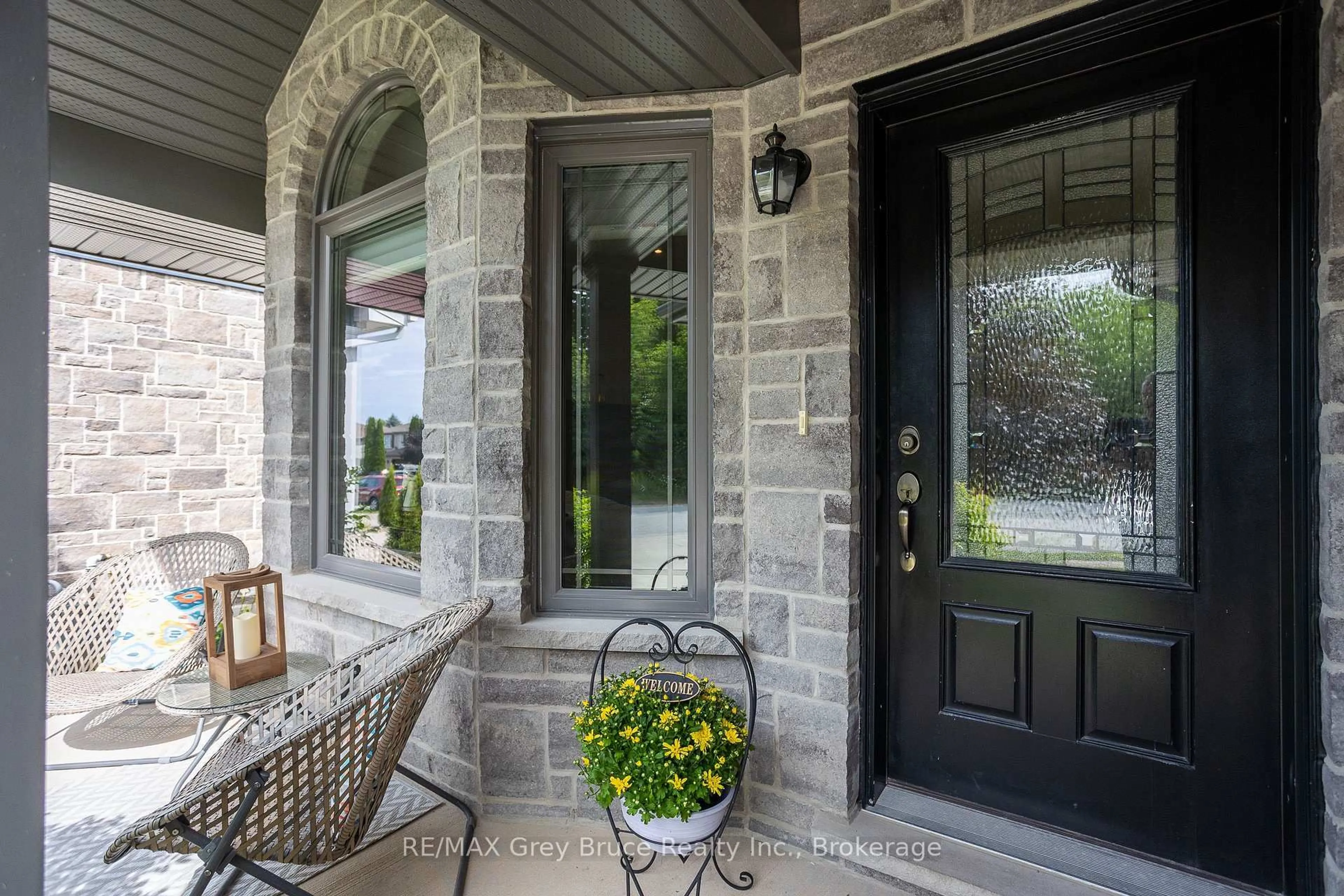 Indoor entryway for 2591 7th Ave, Owen Sound Ontario N4K 6V1
