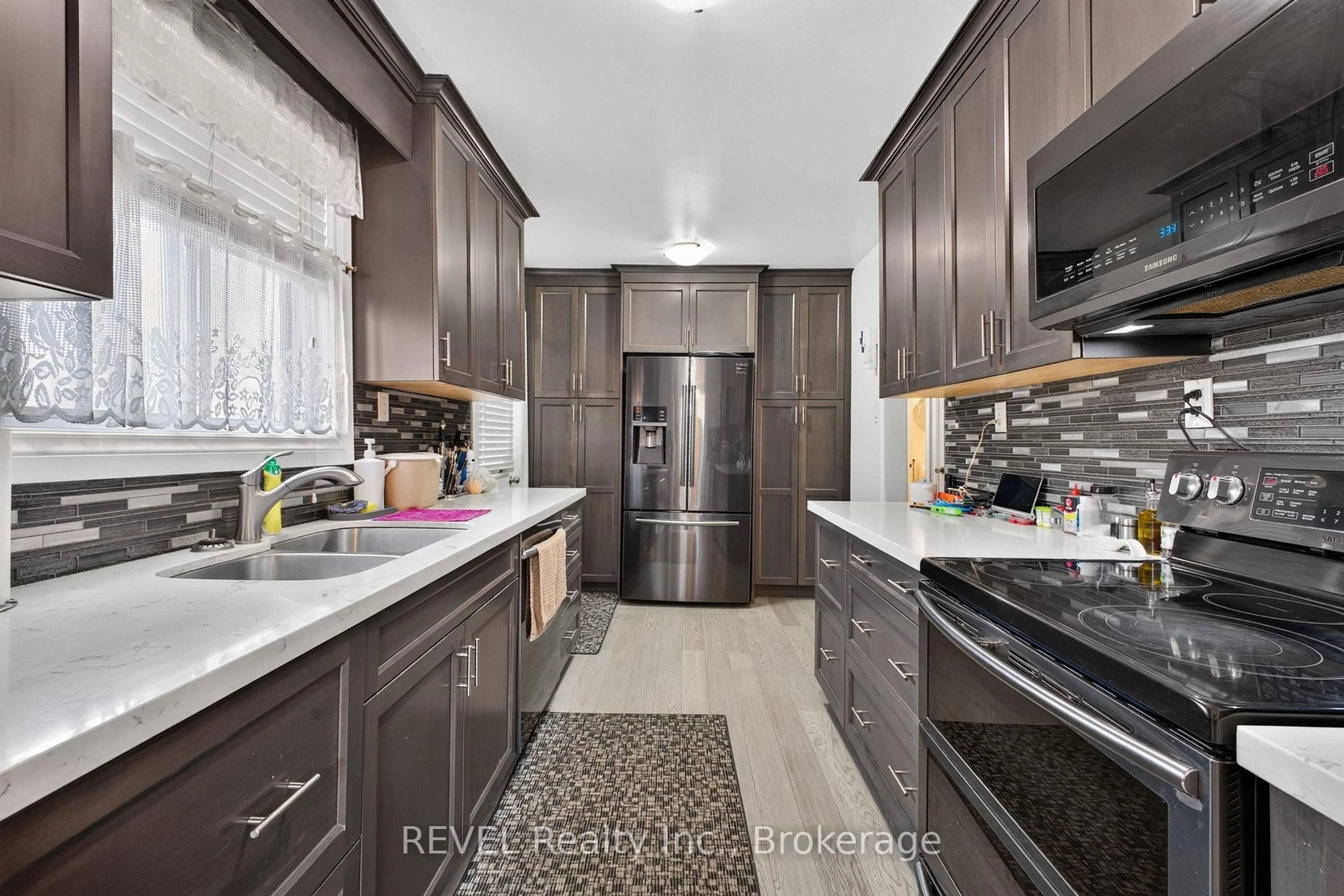 Contemporary kitchen, ceramic/tile floor for 4 Kerwin Gate, St. Catharines Ontario L2N 4J8