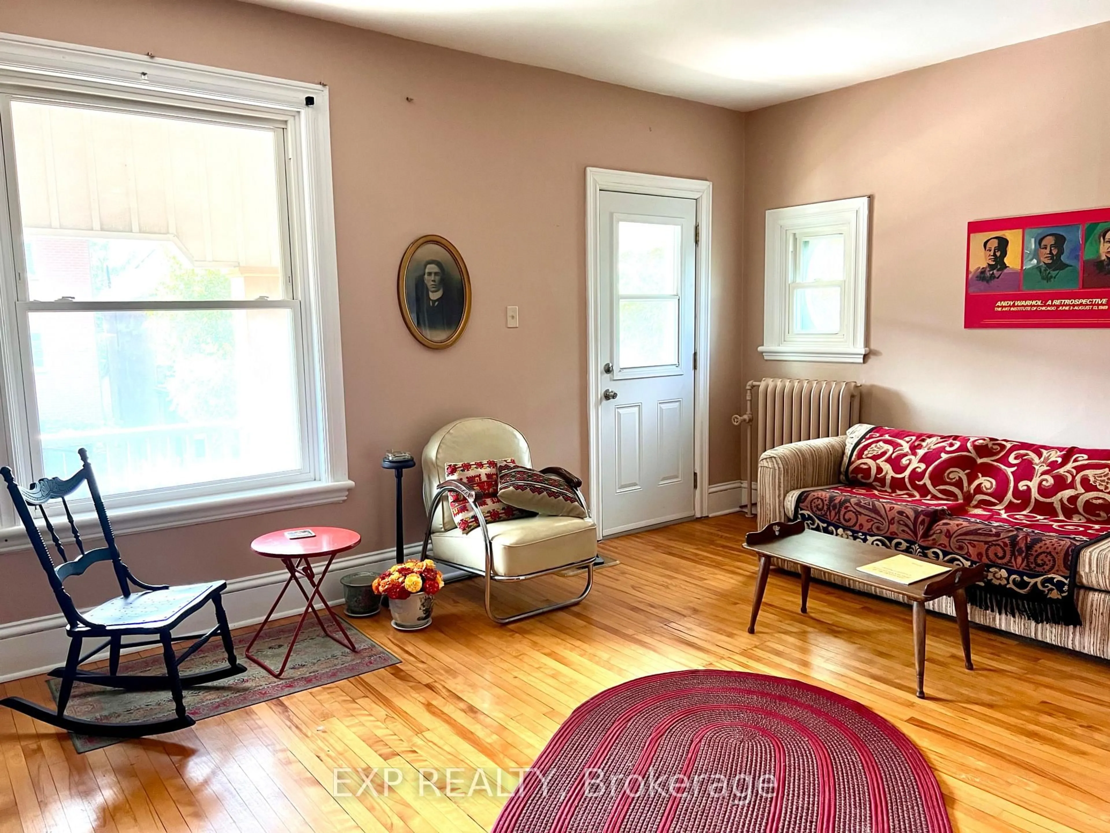 Living room with furniture, unknown for 107 Spadina Ave, Ottawa Ontario K1Y 2B9