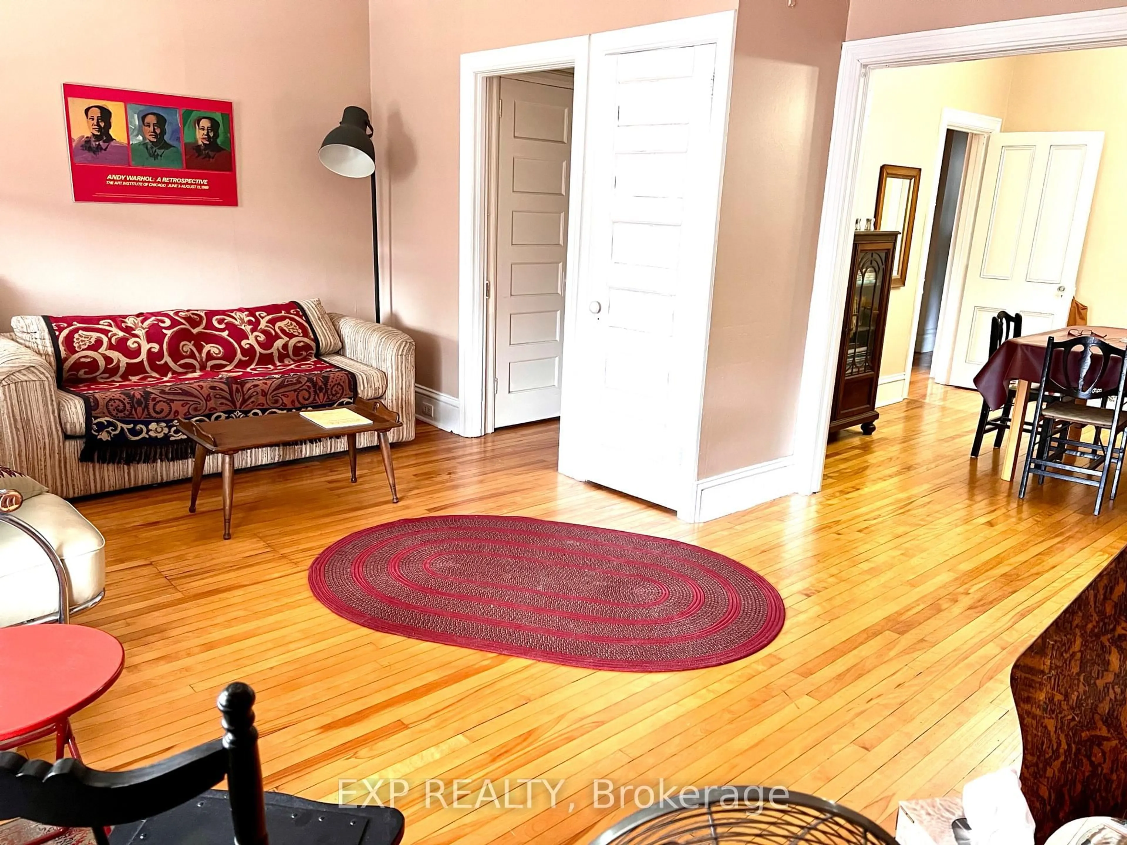 Indoor entryway for 107 Spadina Ave, Ottawa Ontario K1Y 2B9