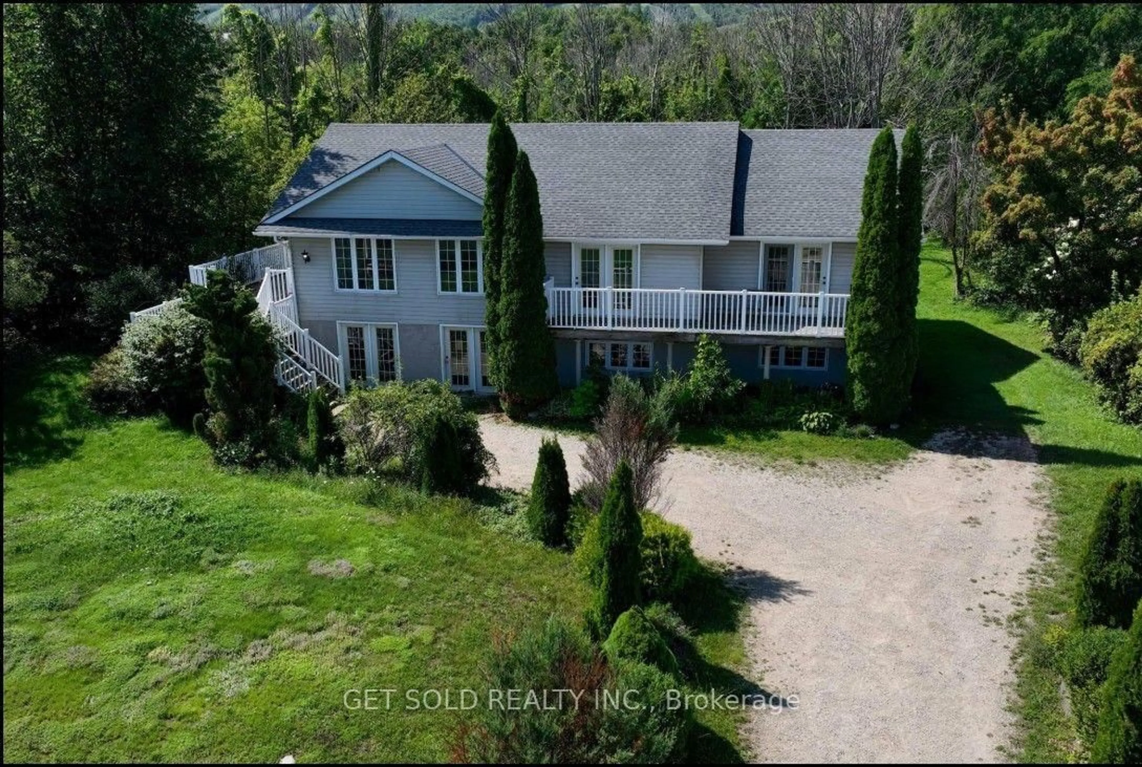 A pic from outside/outdoor area/front of a property/back of a property/a pic from drone, unknown for 209442 26 Highway, Blue Mountains Ontario L9Y 0T1