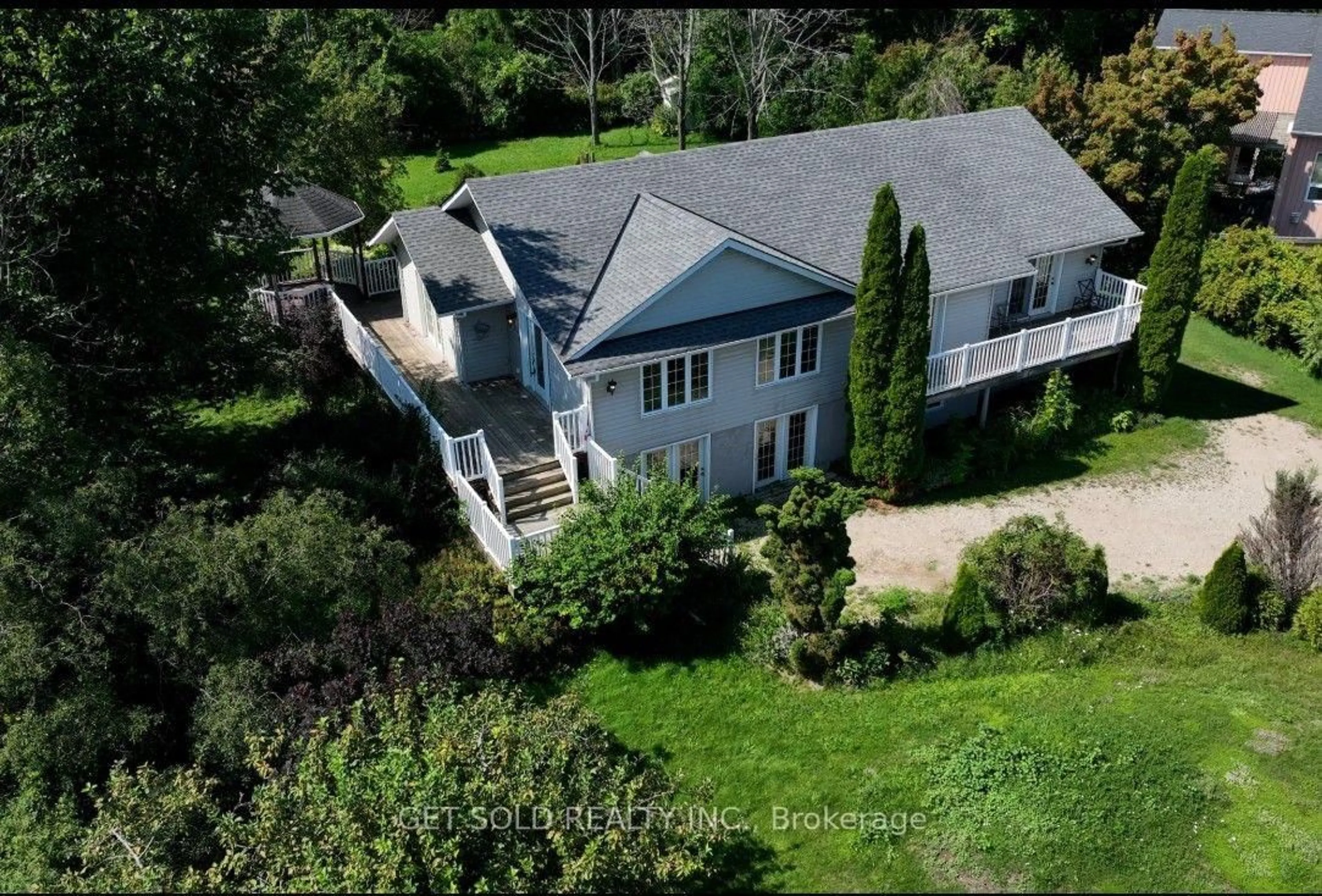 A pic from outside/outdoor area/front of a property/back of a property/a pic from drone, unknown for 209442 26 Highway, Blue Mountains Ontario L9Y 0T1