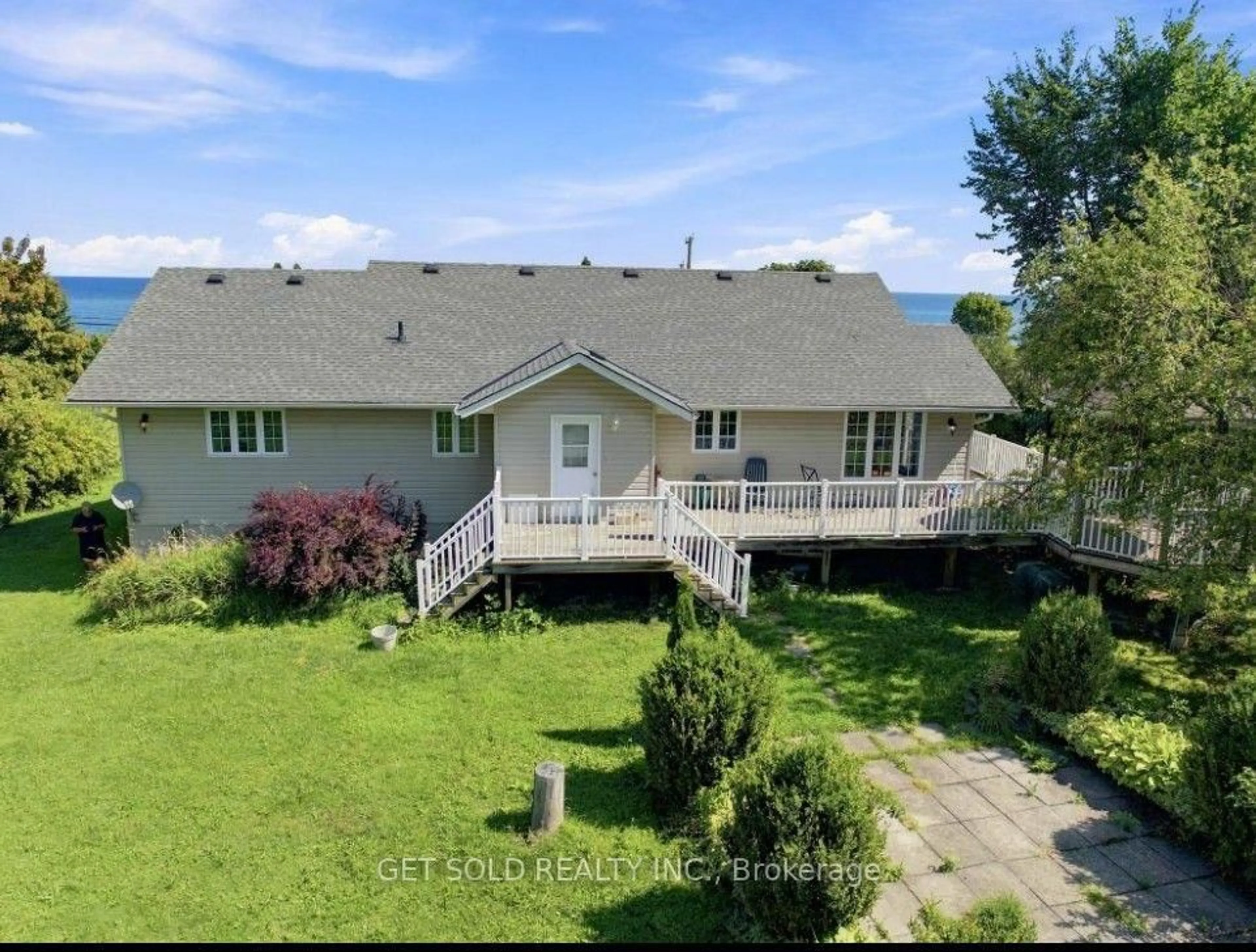 A pic from outside/outdoor area/front of a property/back of a property/a pic from drone, unknown for 209442 26 Highway, Blue Mountains Ontario L9Y 0T1