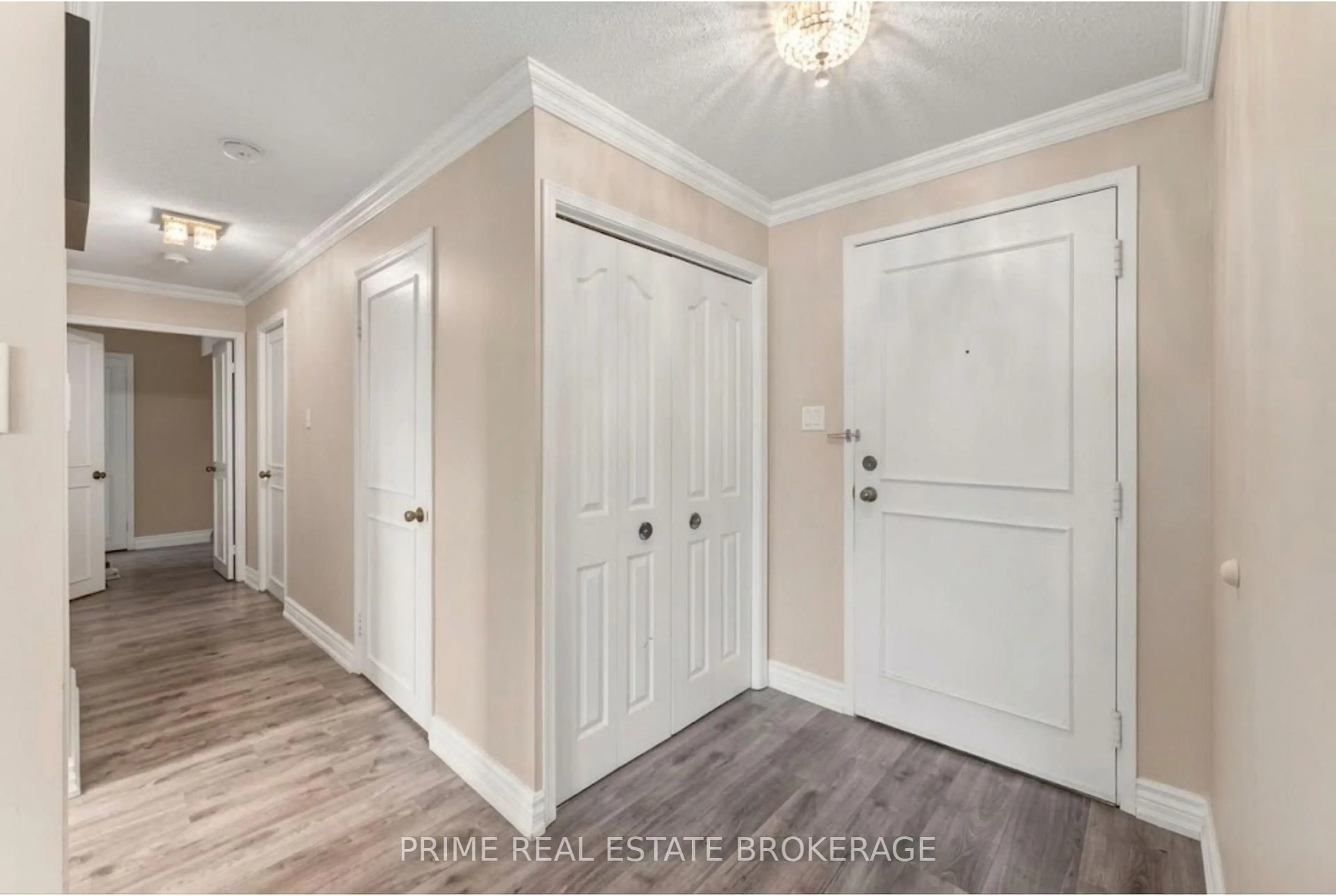 Indoor entryway for 693 Windermere Rd #204, London North Ontario N5X 2P1