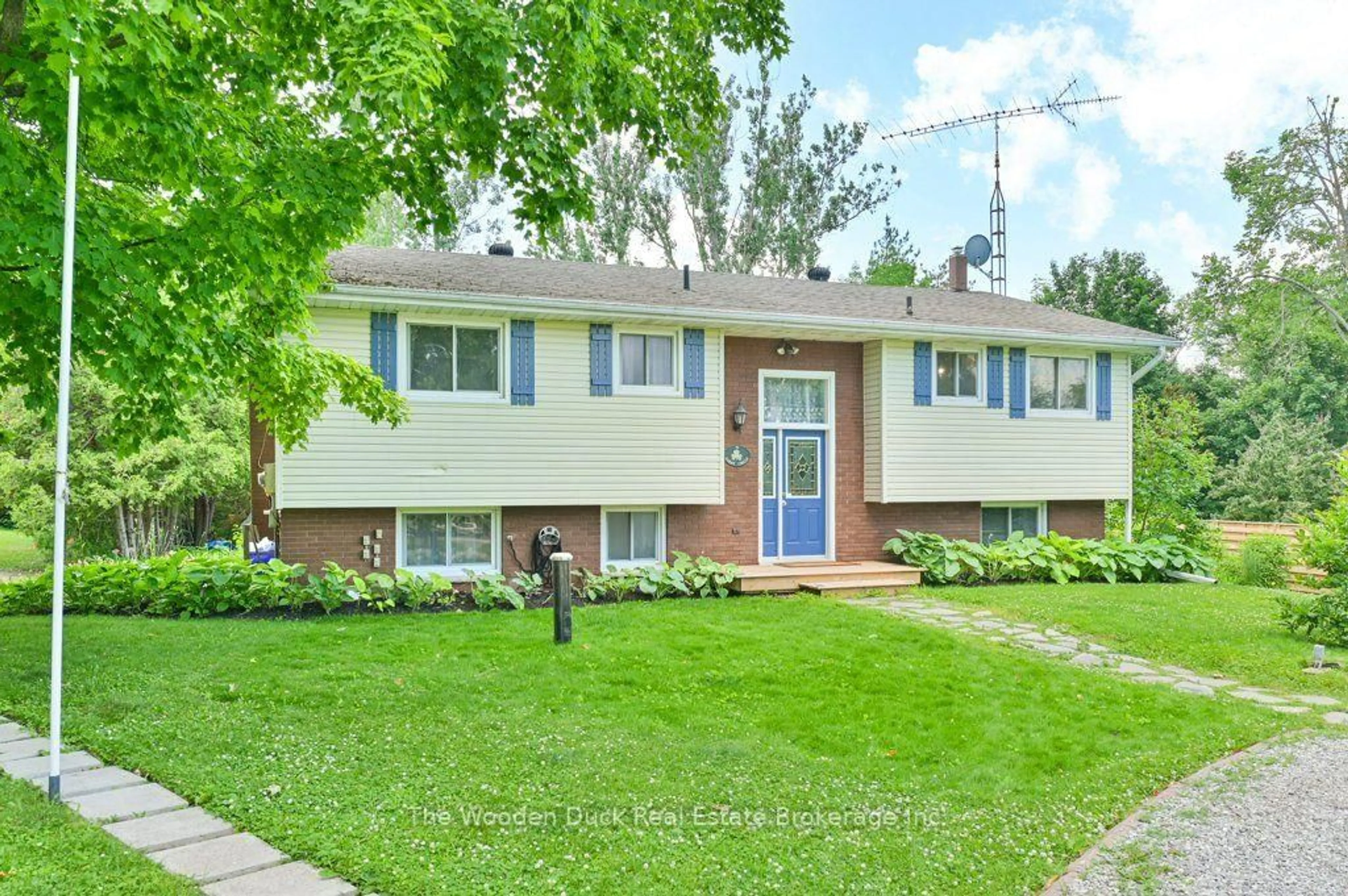 Home with brick exterior material, street for 7 Kerry Circ, Selwyn Ontario K0L 1T0
