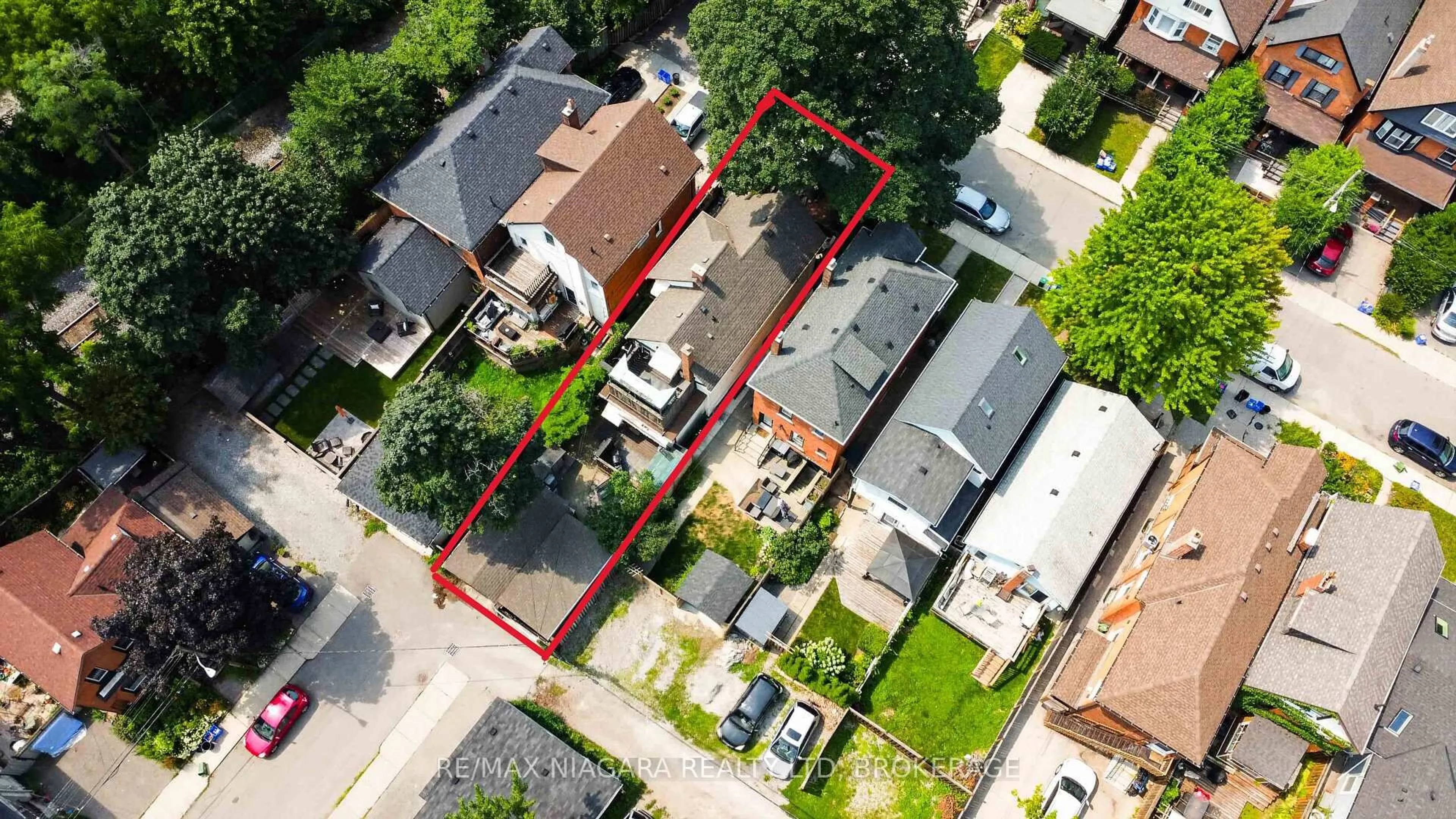 A pic from outside/outdoor area/front of a property/back of a property/a pic from drone, street for 187 Emerald St, Hamilton Ontario L8N 2V6
