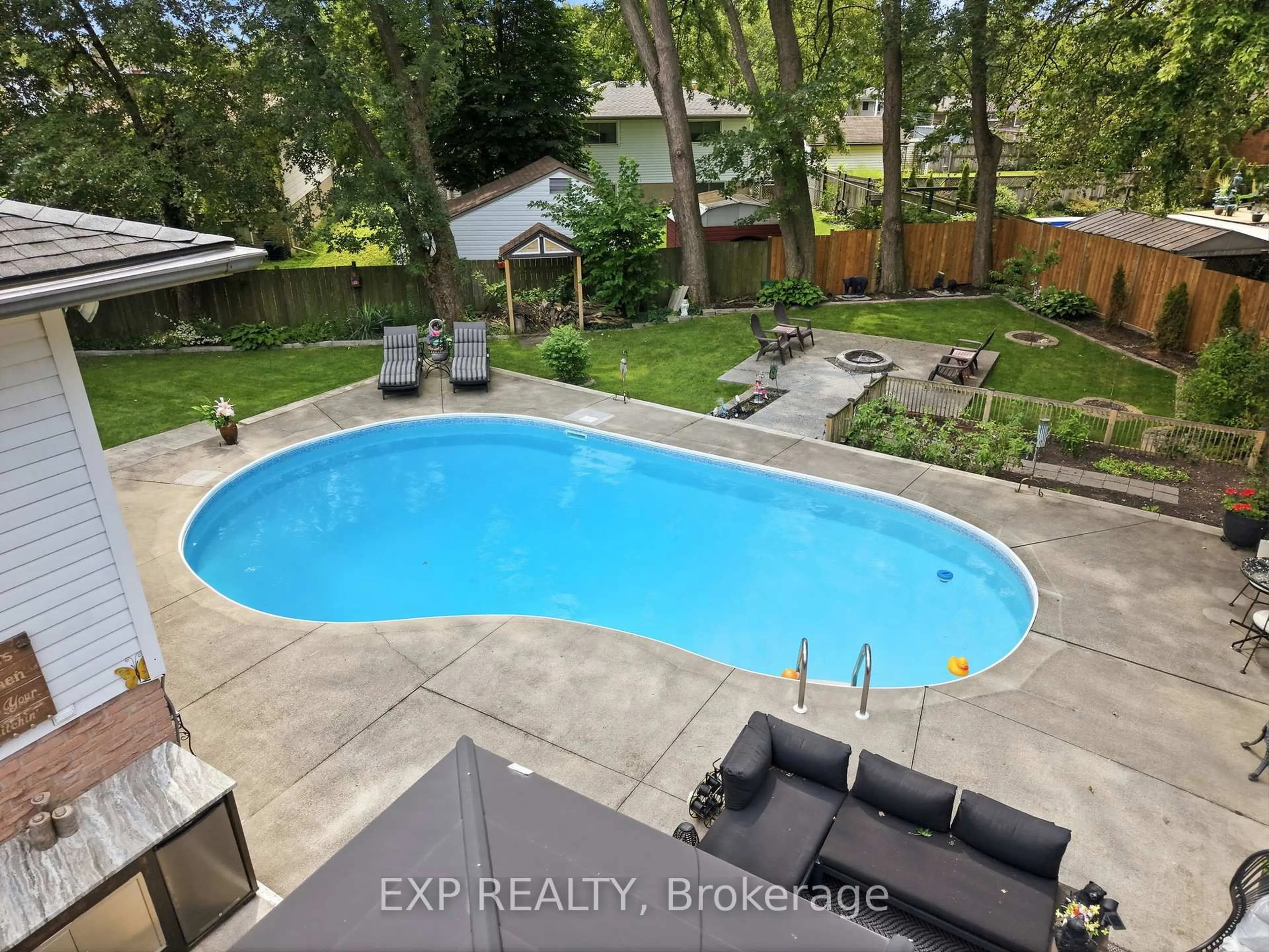 Pool for 14 Apple Crt, Welland Ontario L3C 6B7