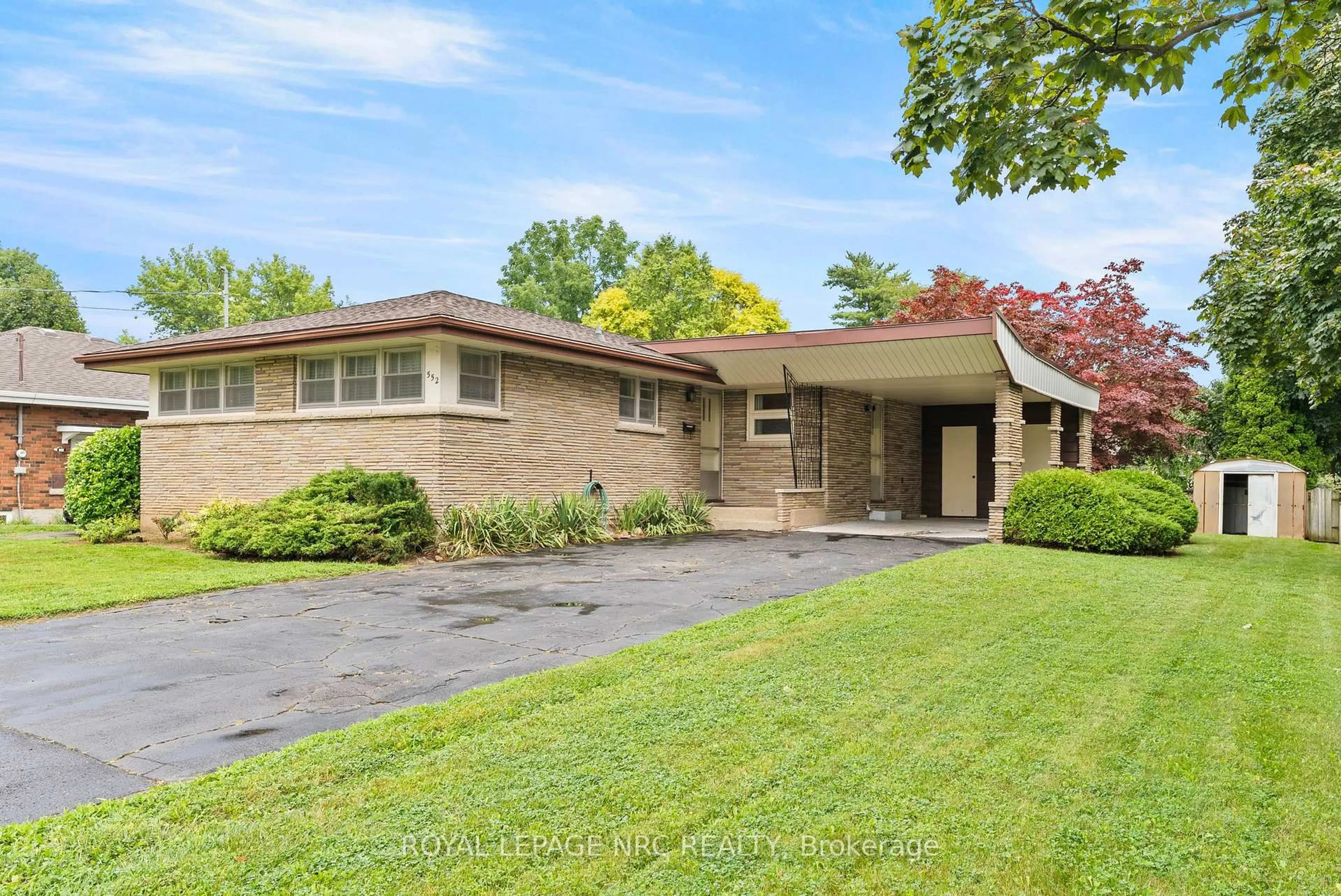 Home with brick exterior material, street for 552 Bunting Rd, St. Catharines Ontario L2M 3A5