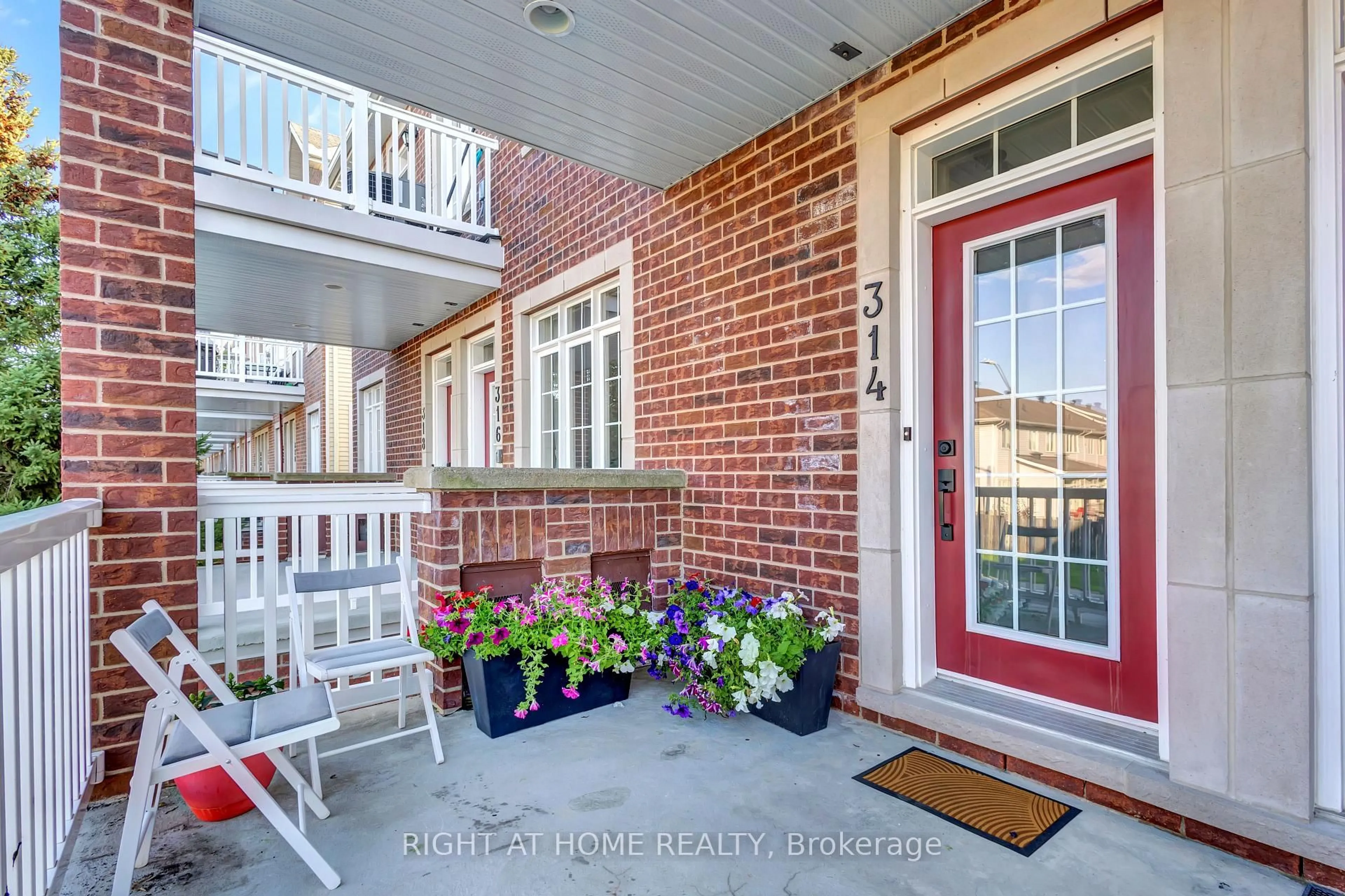 Indoor entryway for 314 Royal Fern Way #8, Ottawa Ontario K1V 2K6