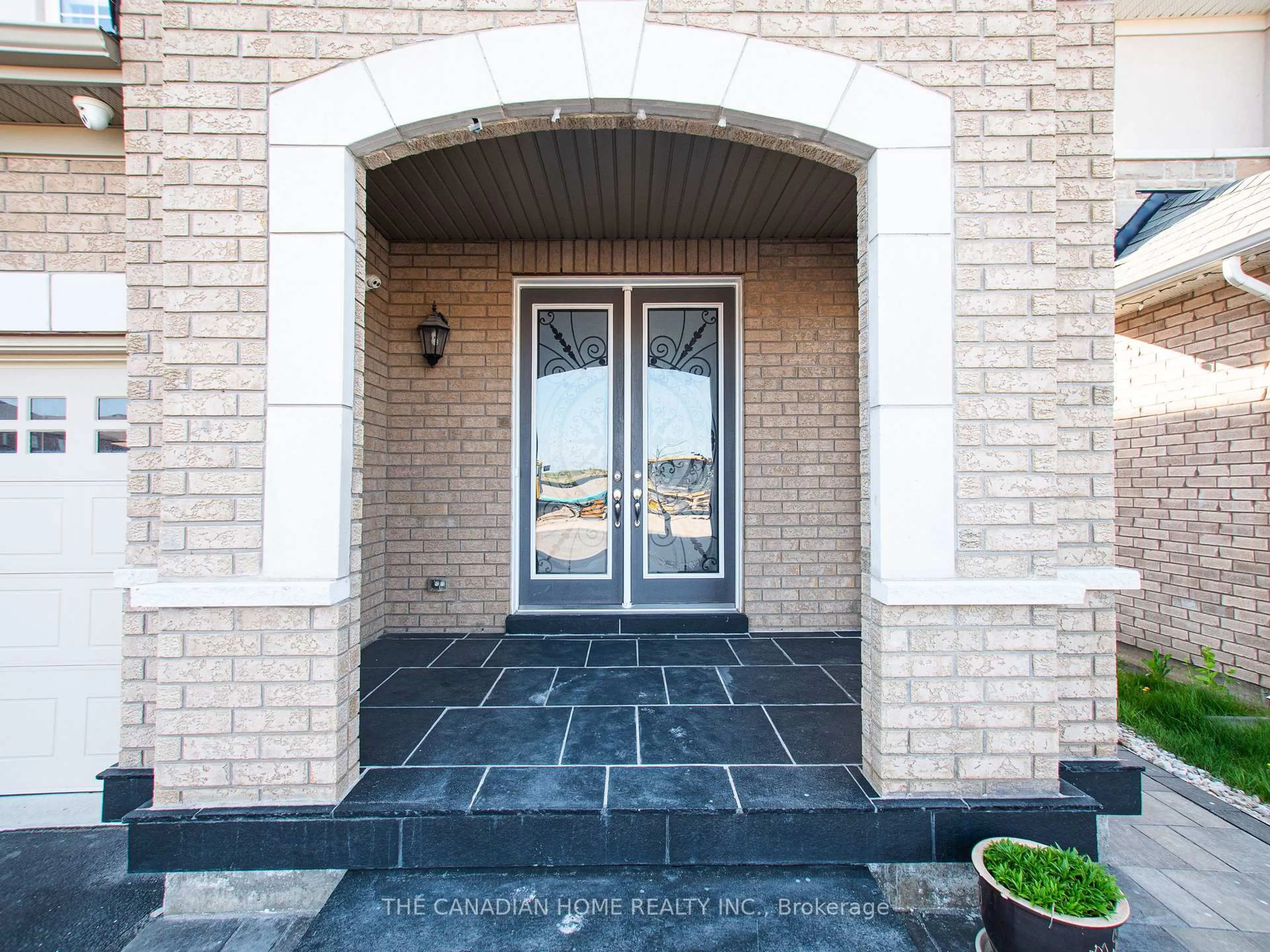 Indoor entryway for 23 Chaumont Dr, Hamilton Ontario L8J 0J9