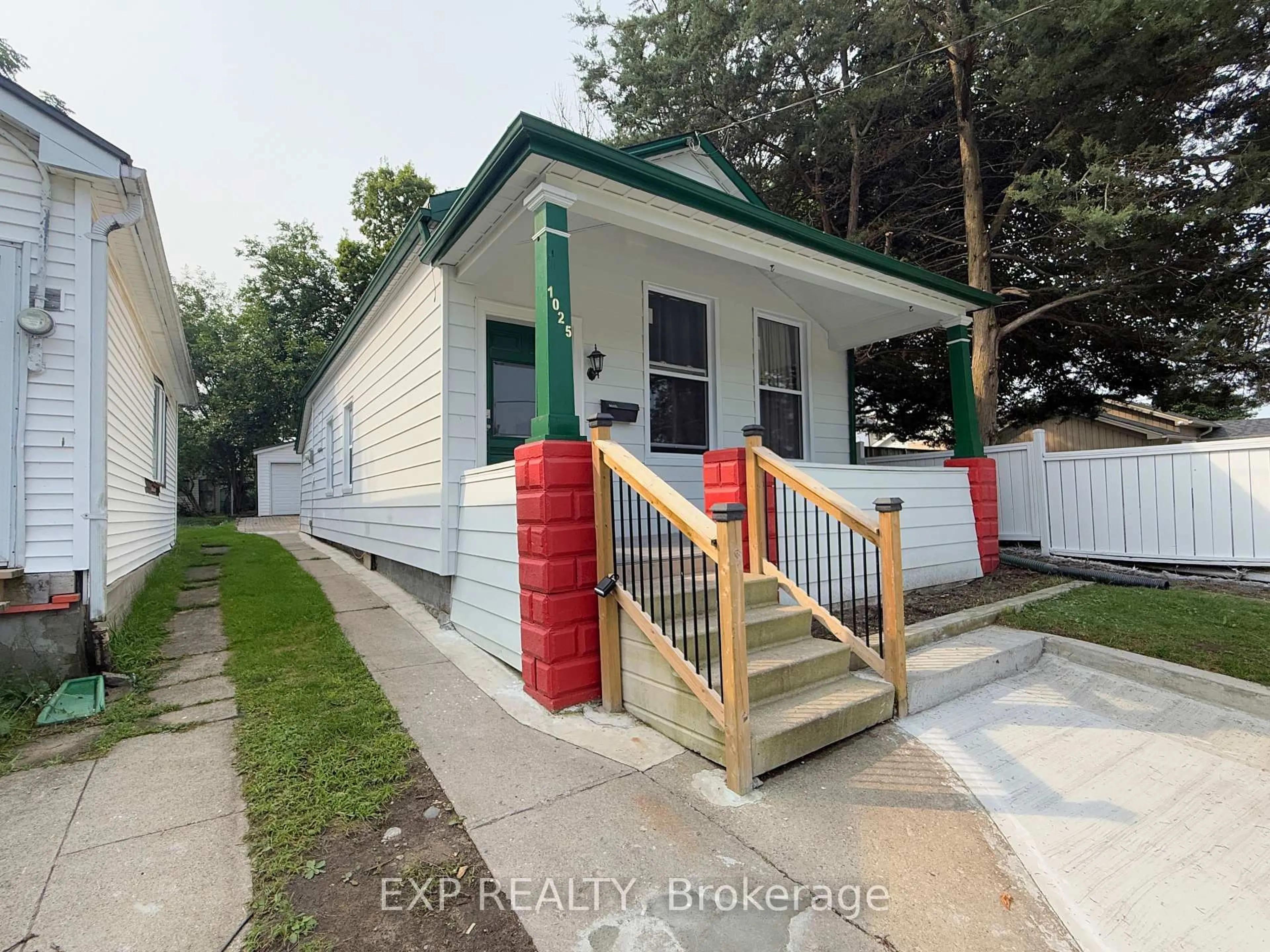Home with vinyl exterior material, street for 1025 York St, London East Ontario N5W 2T4
