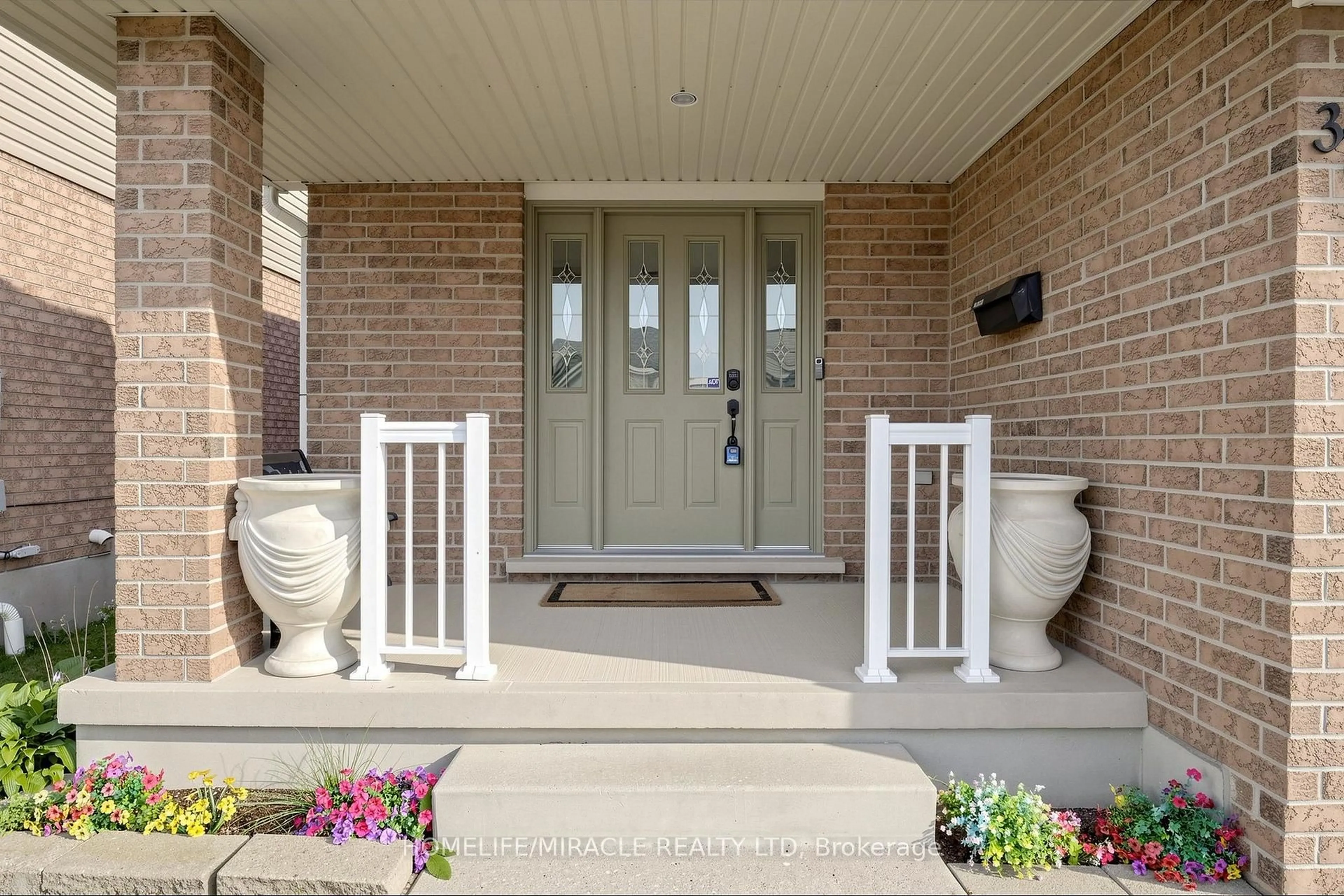 Indoor entryway for 378 Mountain Laurel Cres, Kitchener Ontario N2E 4B7