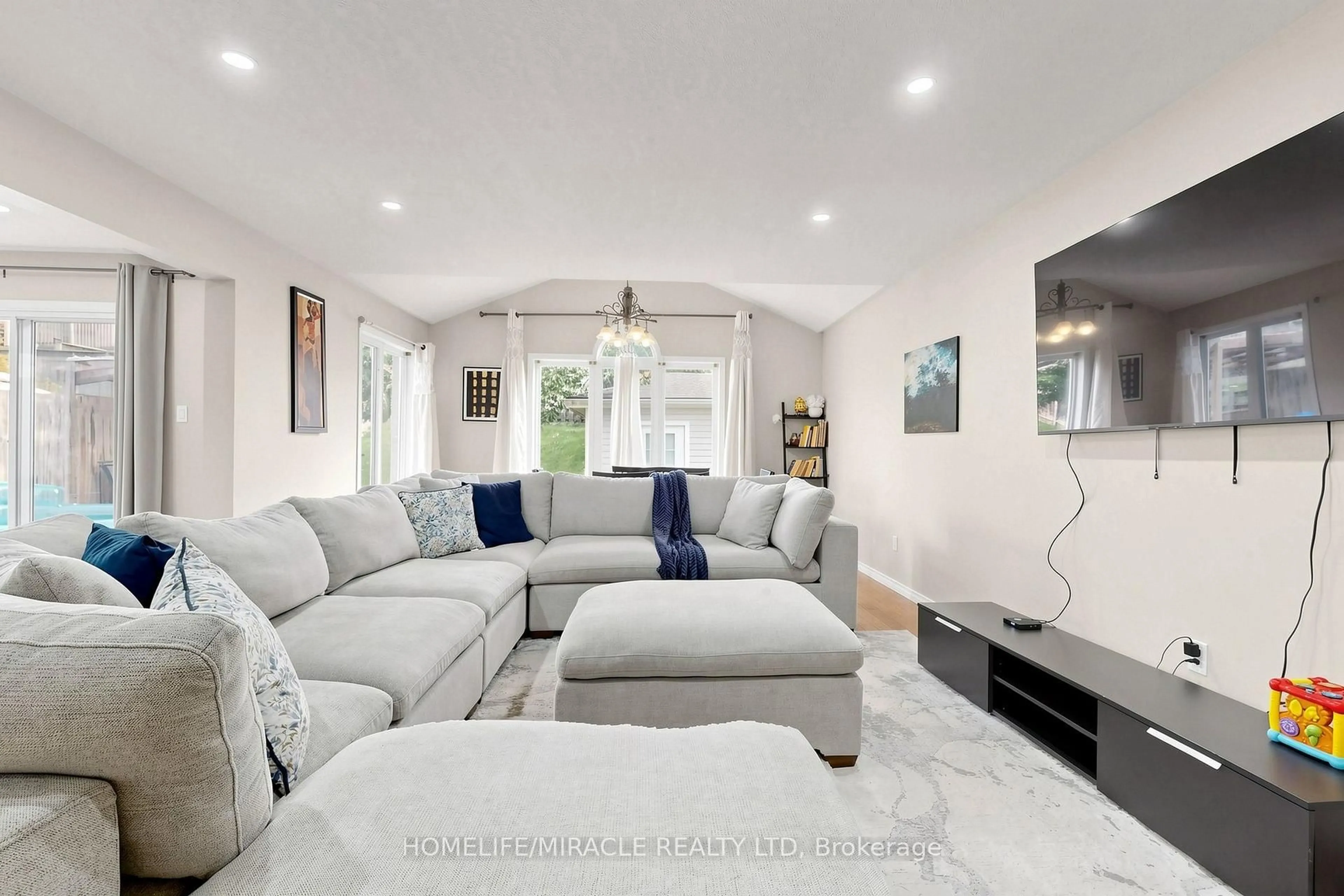 Living room with furniture, ceramic/tile floor for 378 Mountain Laurel Cres, Kitchener Ontario N2E 4B7