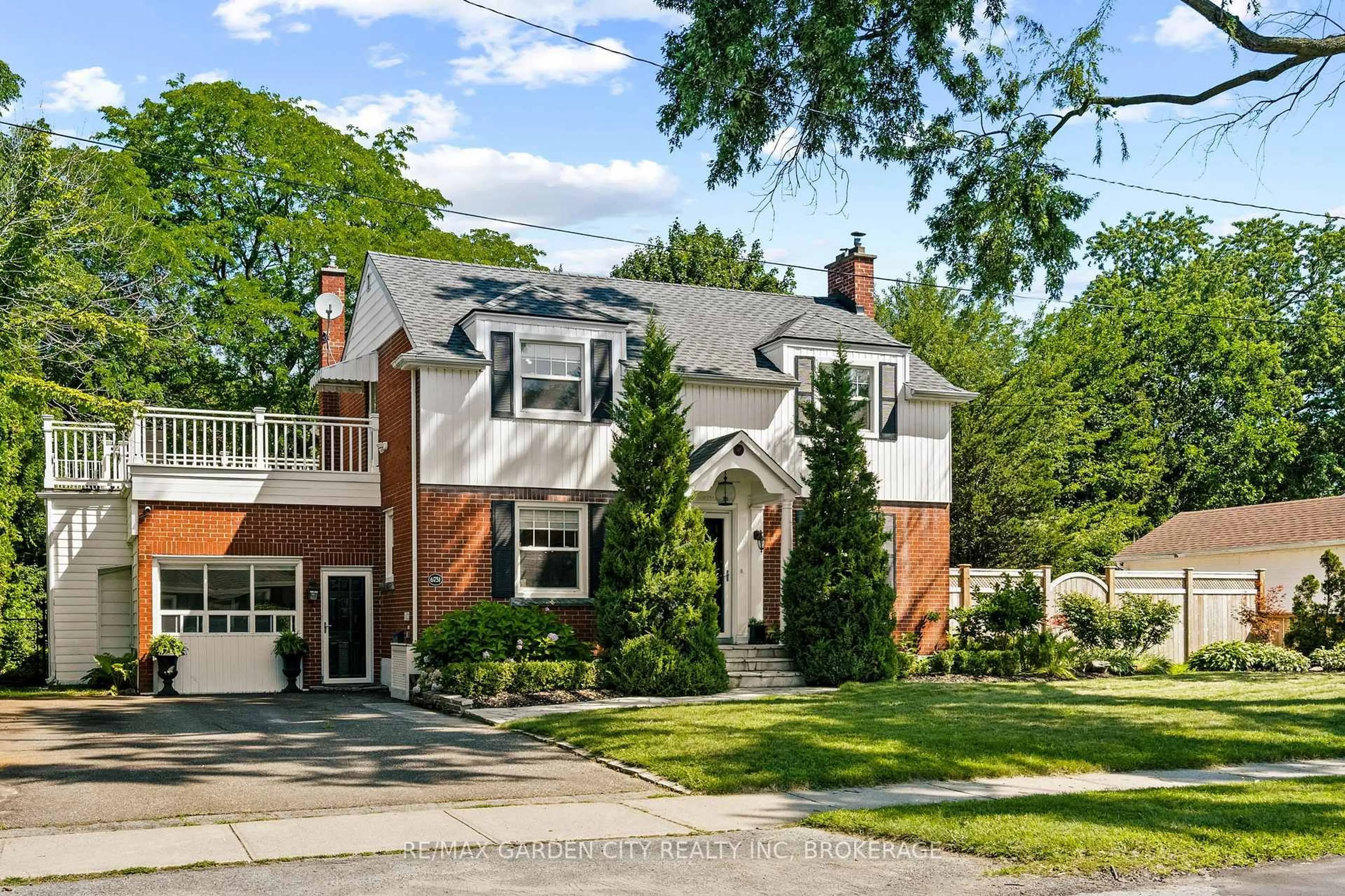 Home with brick exterior material, street for 6751 Barker St, Niagara Falls Ontario L2G 1Z1