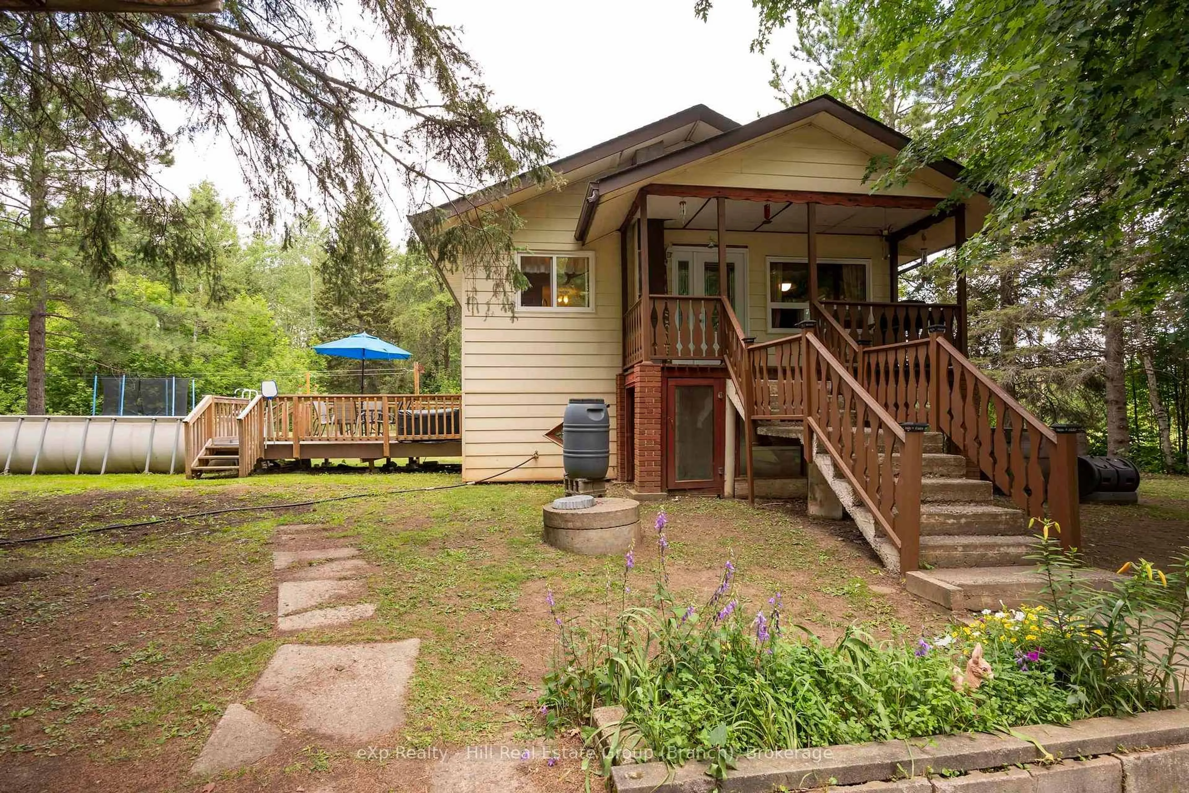 Patio, street for 391 Fraser Rd, Oliver Paipoonge Ontario P7C 5M9
