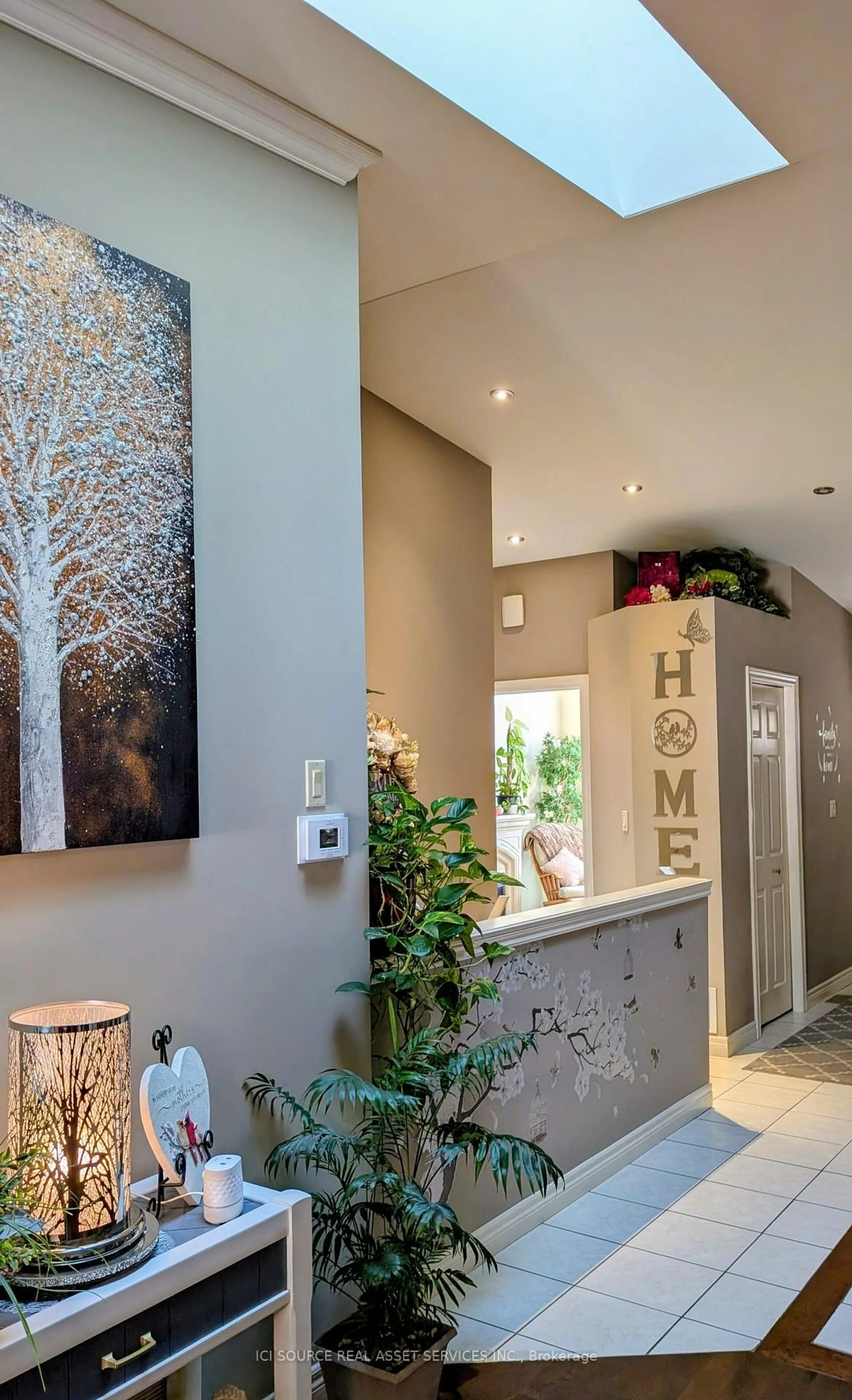 Indoor entryway for 22 Mcintosh Ave, Chatham-Kent Ontario N7M 6M1