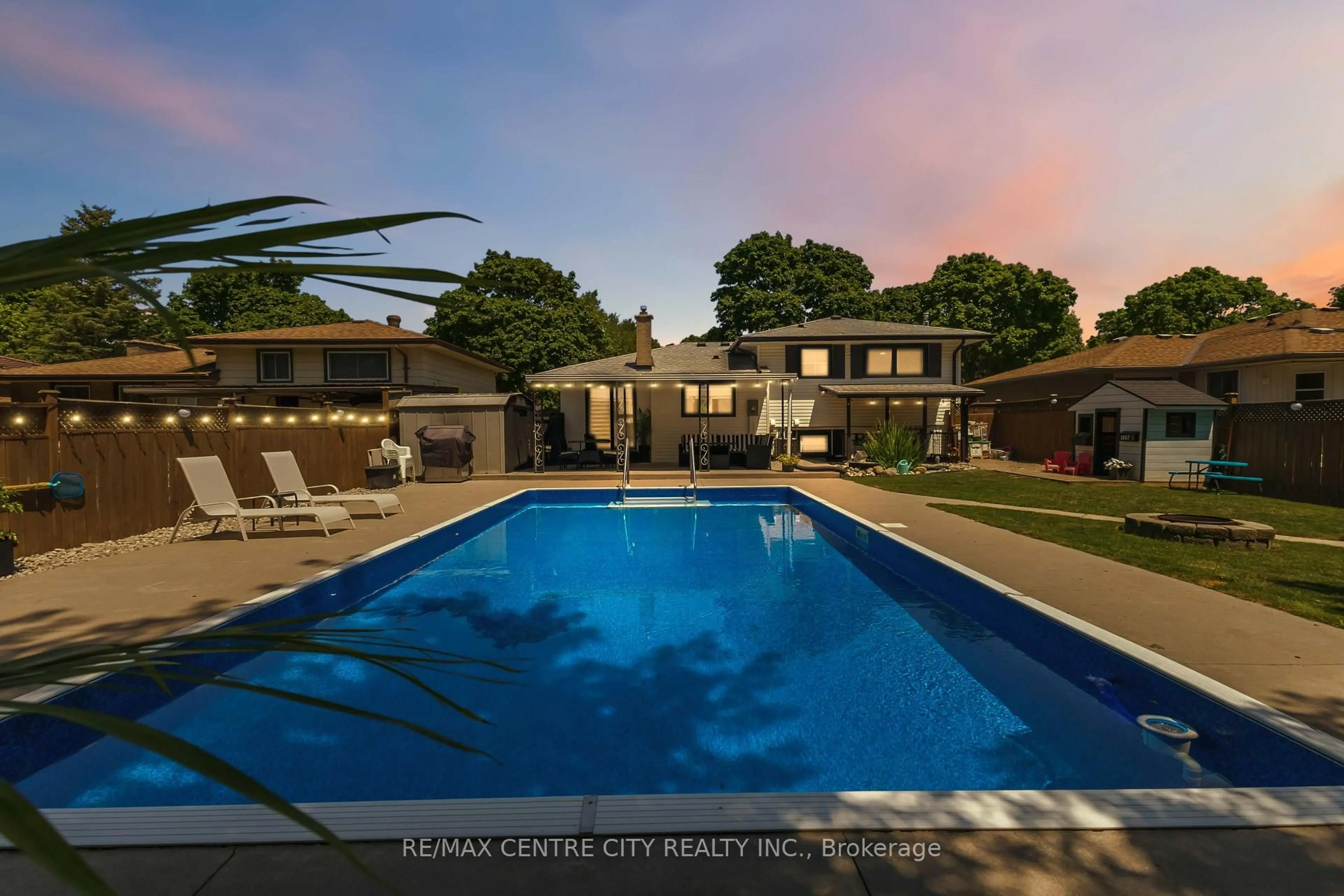 Pool for 1082 Chippewa Dr, London East Ontario N5V 2T7