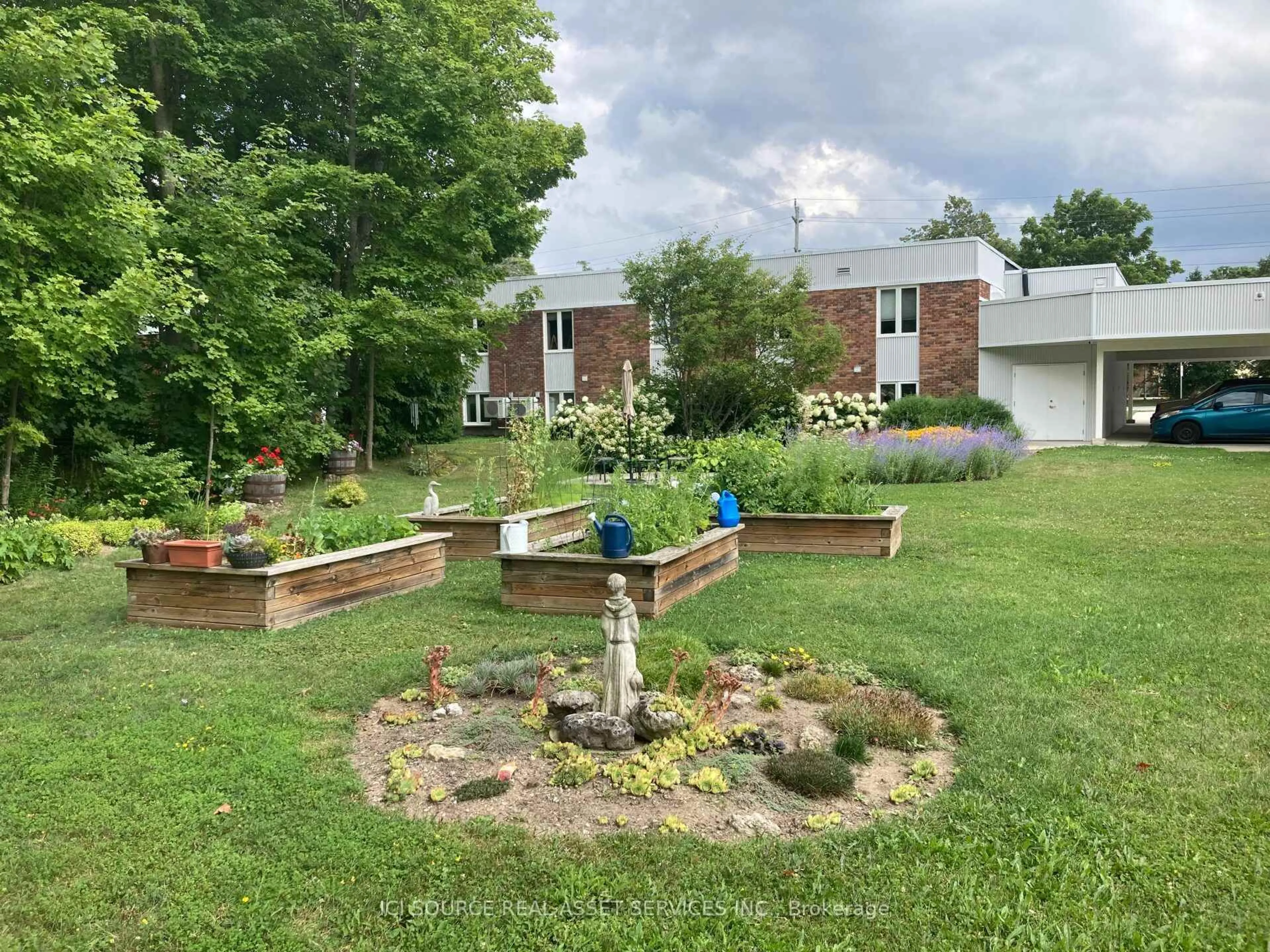 A pic from outside/outdoor area/front of a property/back of a property/a pic from drone, mountain view for 850 Alpha St #101, Owen Sound Ontario N4K 5W8