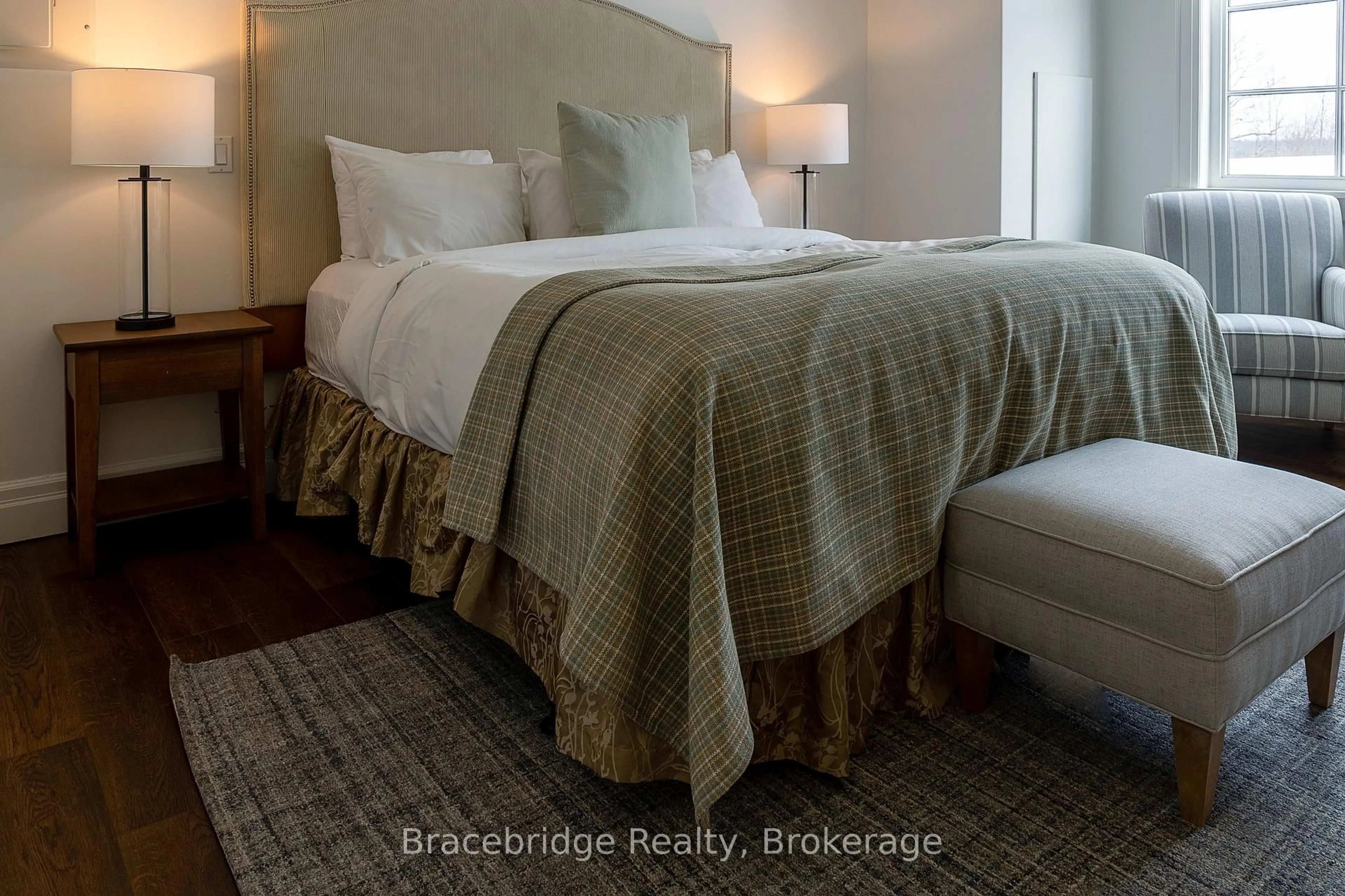 Bedroom with bed, unknown for 1869 Muskoka Rd 118 Highway #L207- B2, Muskoka Lakes Ontario P1L 1W8