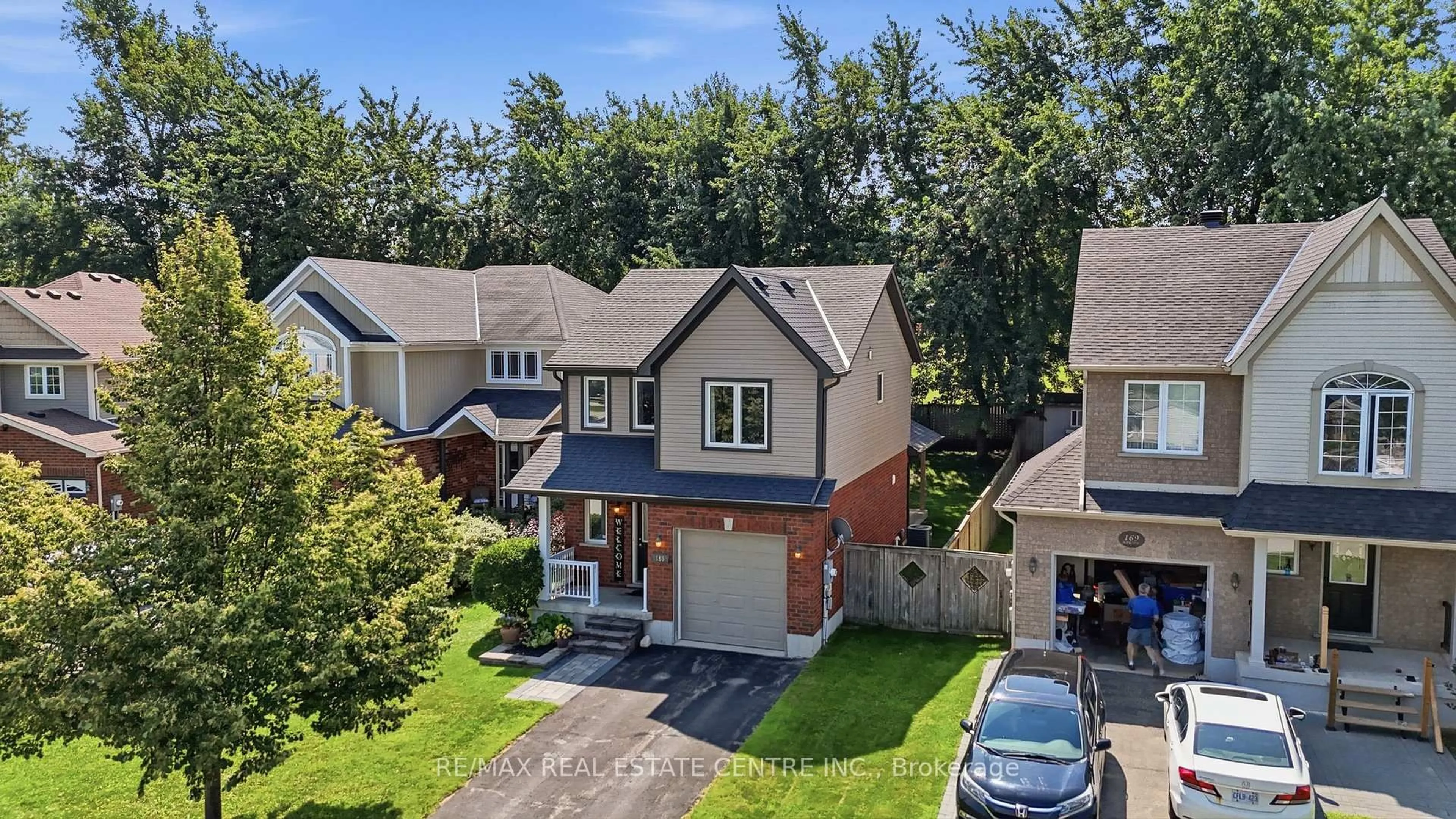 A pic from outside/outdoor area/front of a property/back of a property/a pic from drone, street for 165 Silk Dr, Shelburne Ontario L9V 3E5
