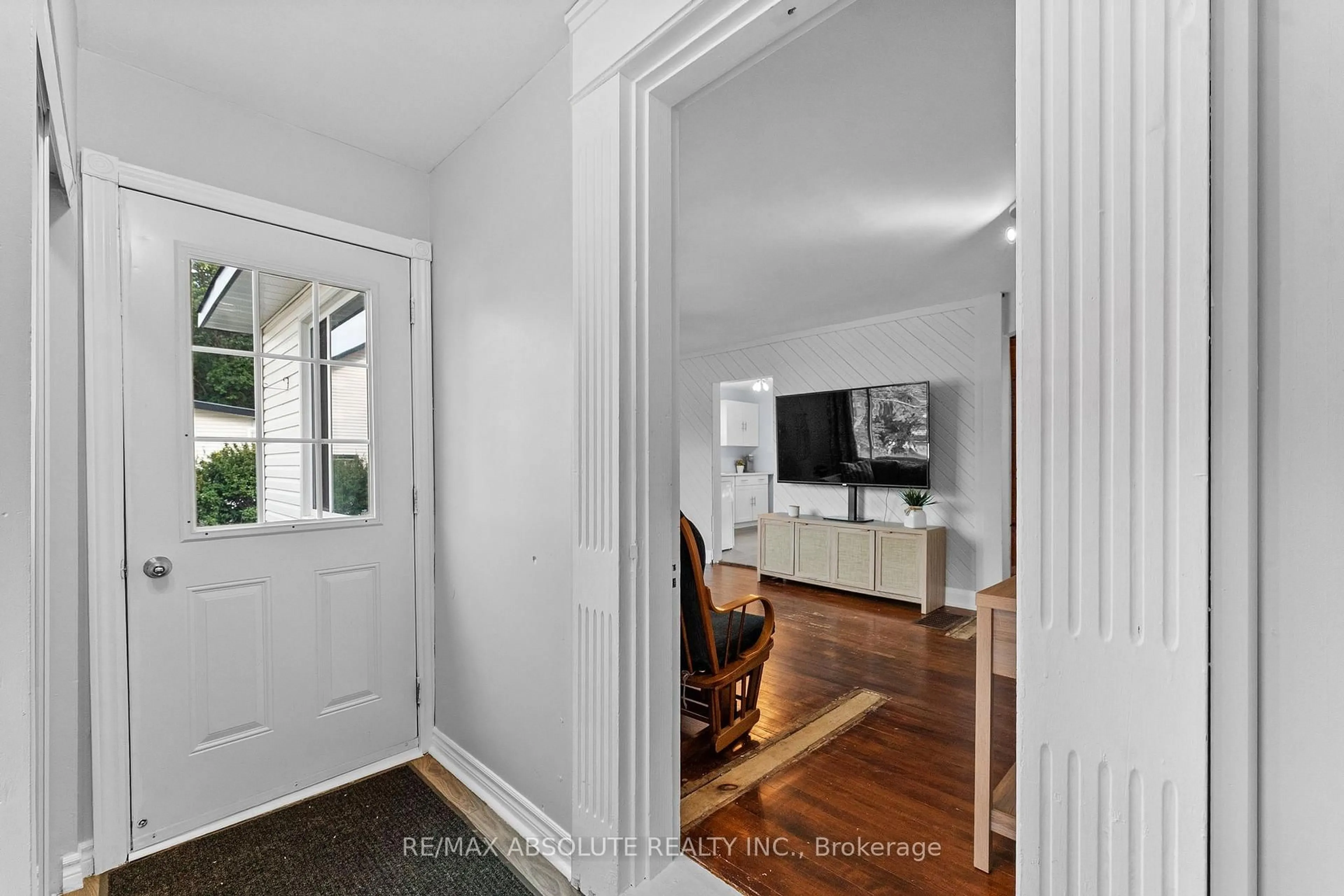 Indoor entryway for 853 B River Rd, Braeside Ontario K0A 1G0