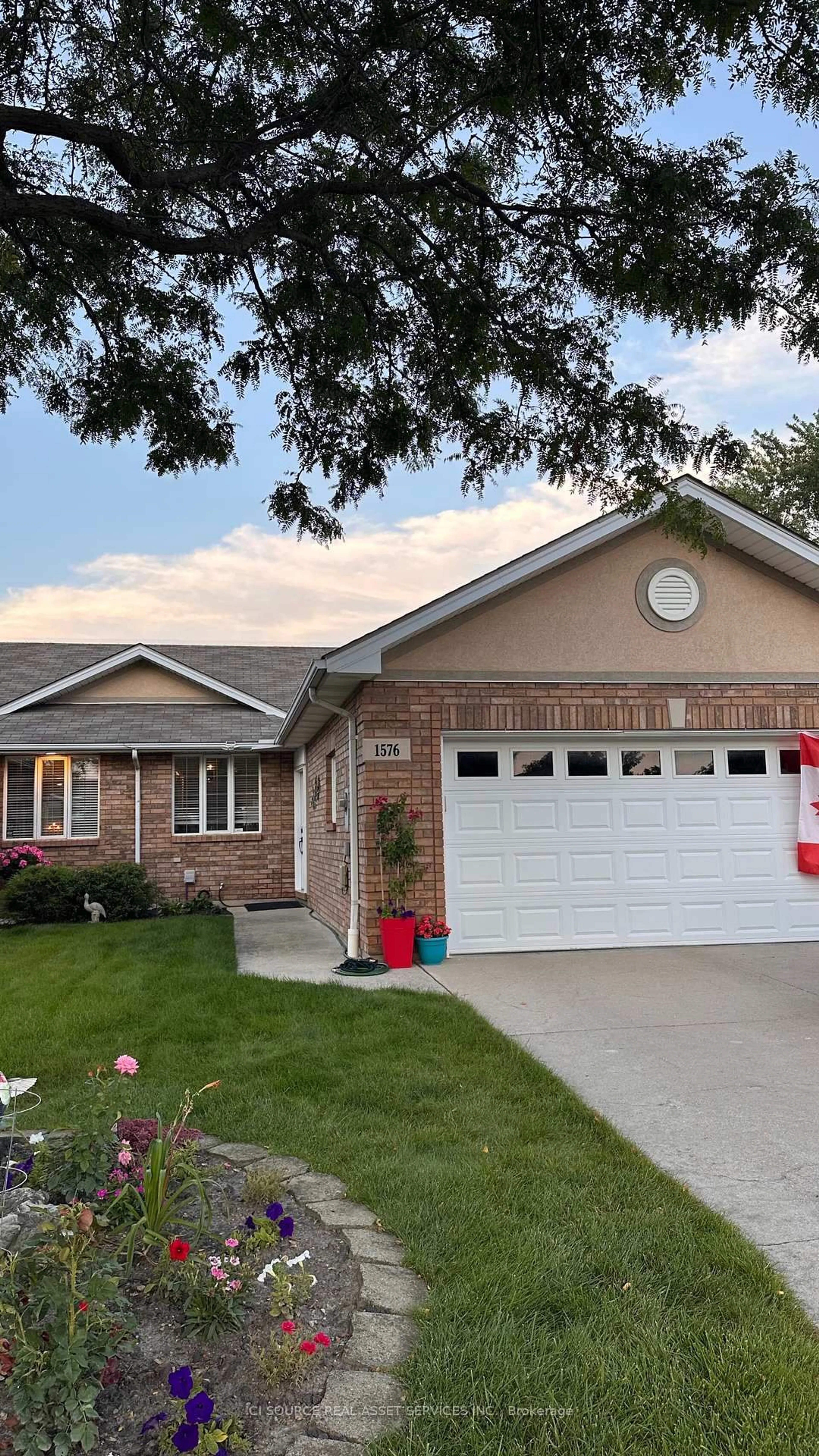 Home with brick exterior material, street for 1576 Blue Heron Dr, Windsor Ontario N8P 1L6