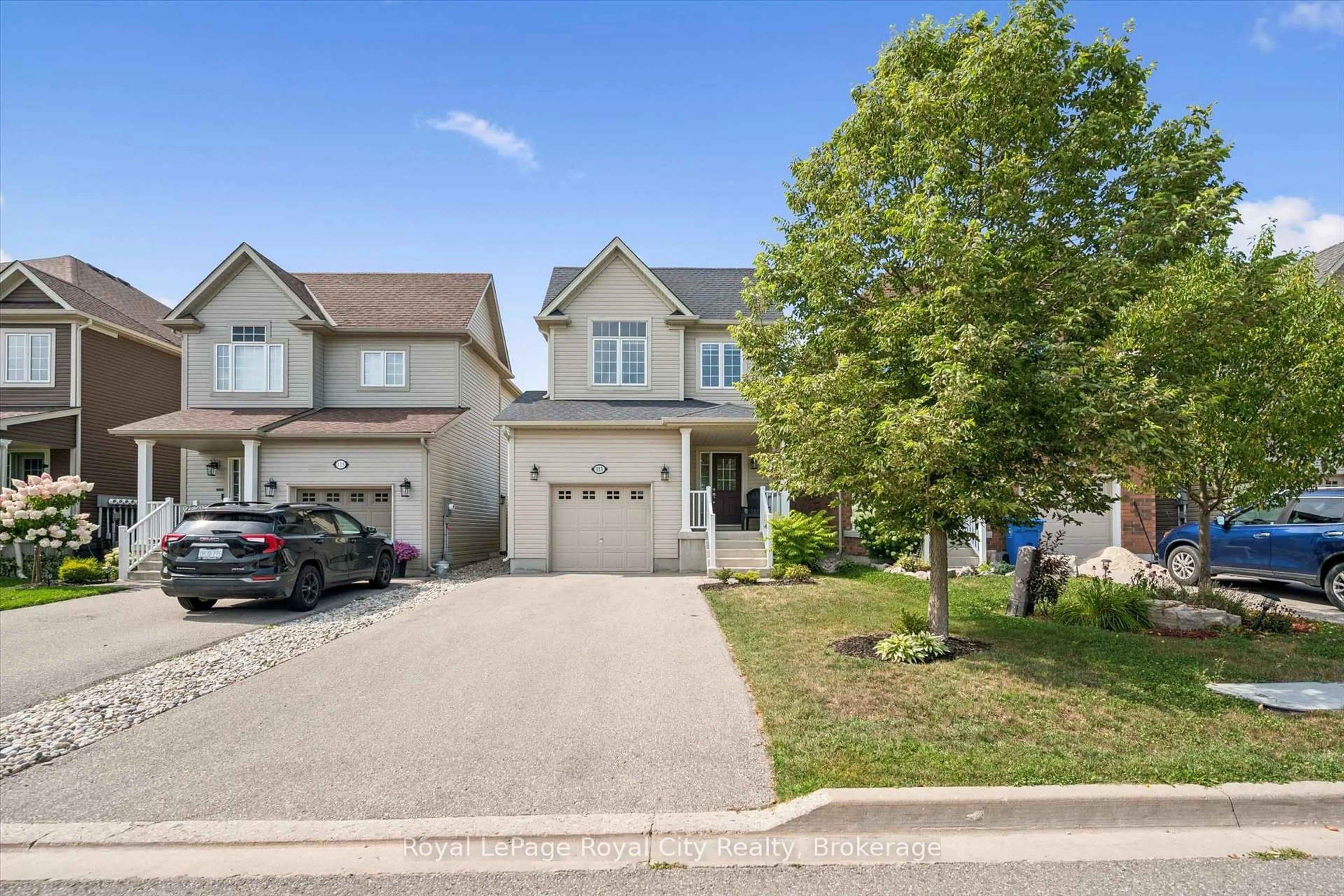 A pic from outside/outdoor area/front of a property/back of a property/a pic from drone, street for 113 Courtney St, Centre Wellington Ontario N1M 0E3