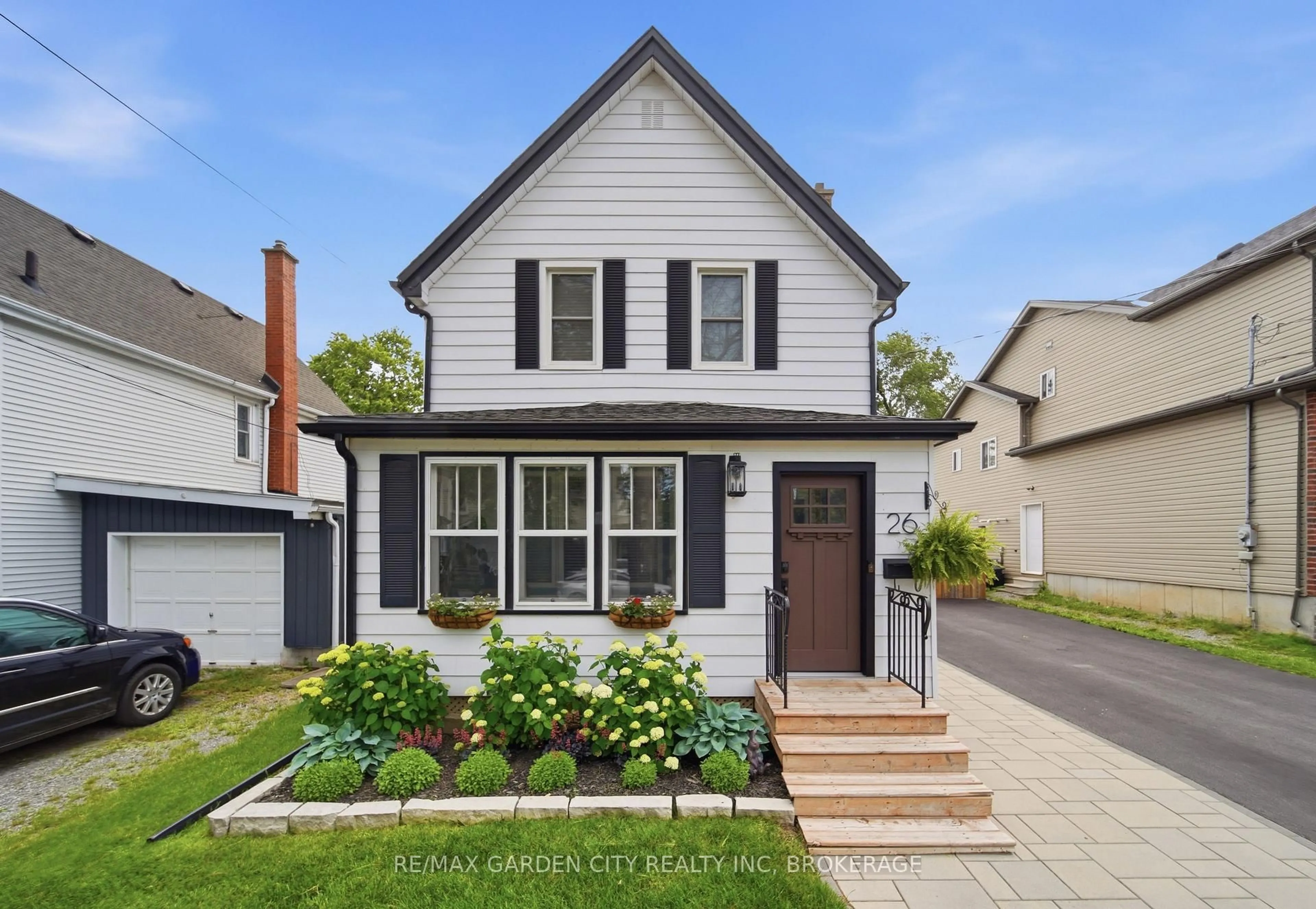 Home with brick exterior material, street for 26 Carleton St, Thorold Ontario L2V 2A4