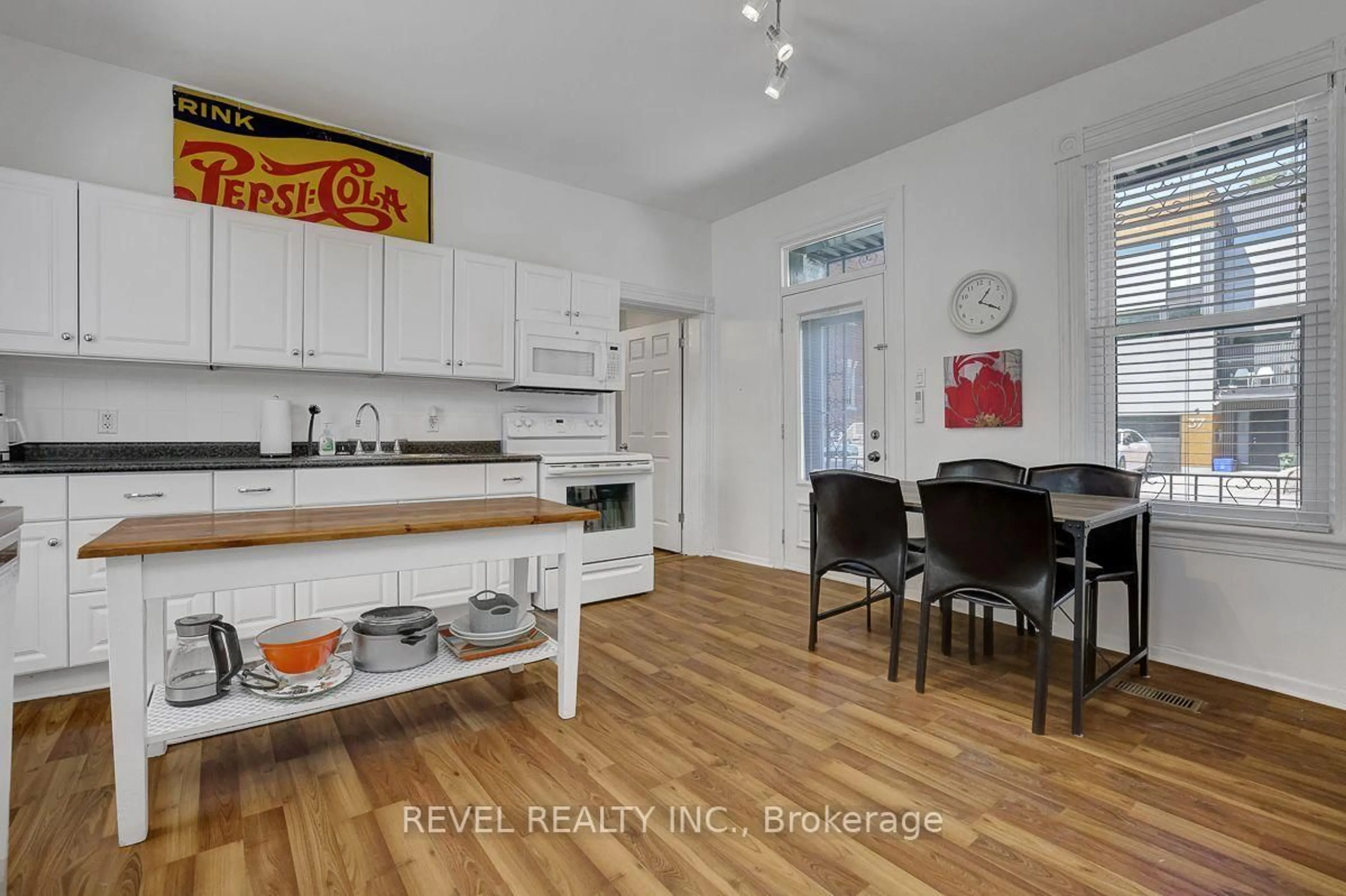 Open concept kitchen, unknown for 52 Lebreton St, Ottawa Ontario K1R 7H4